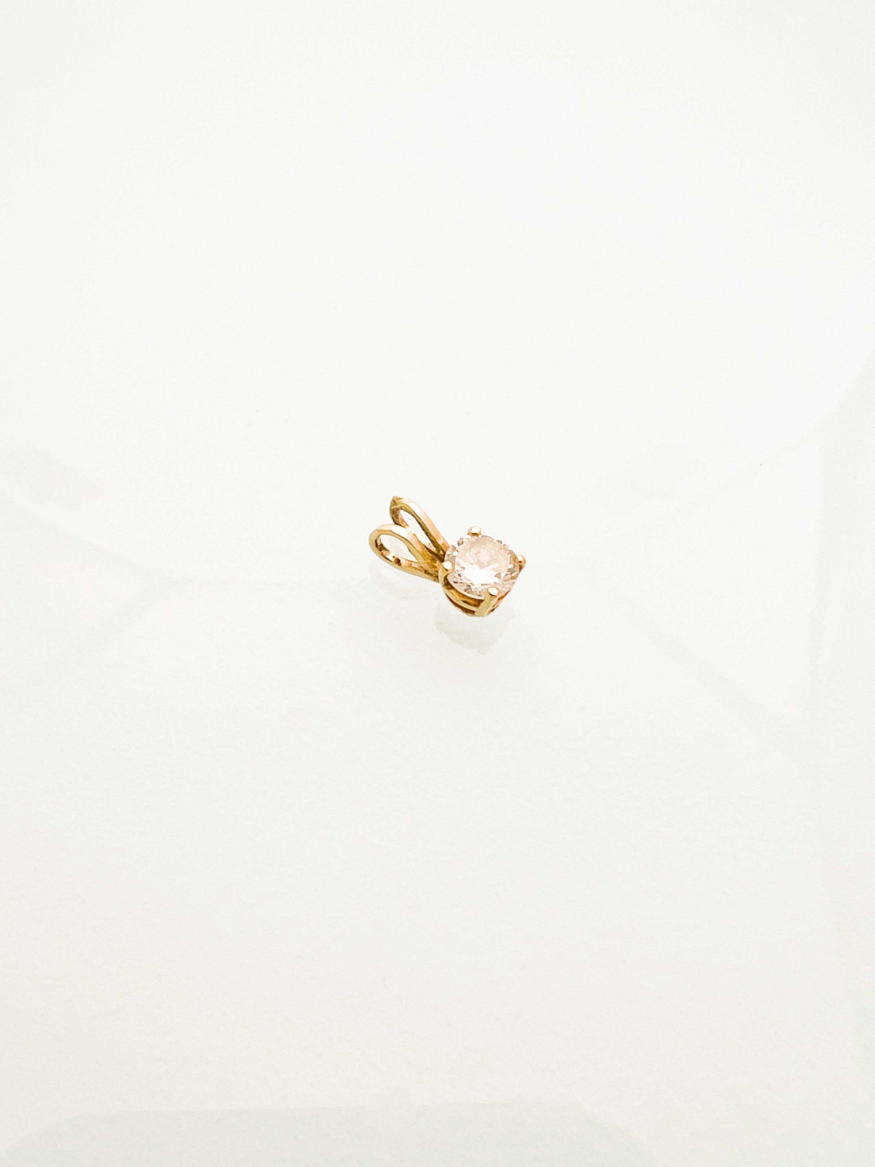 תליון זהב 14 קארט משובץ זירקון