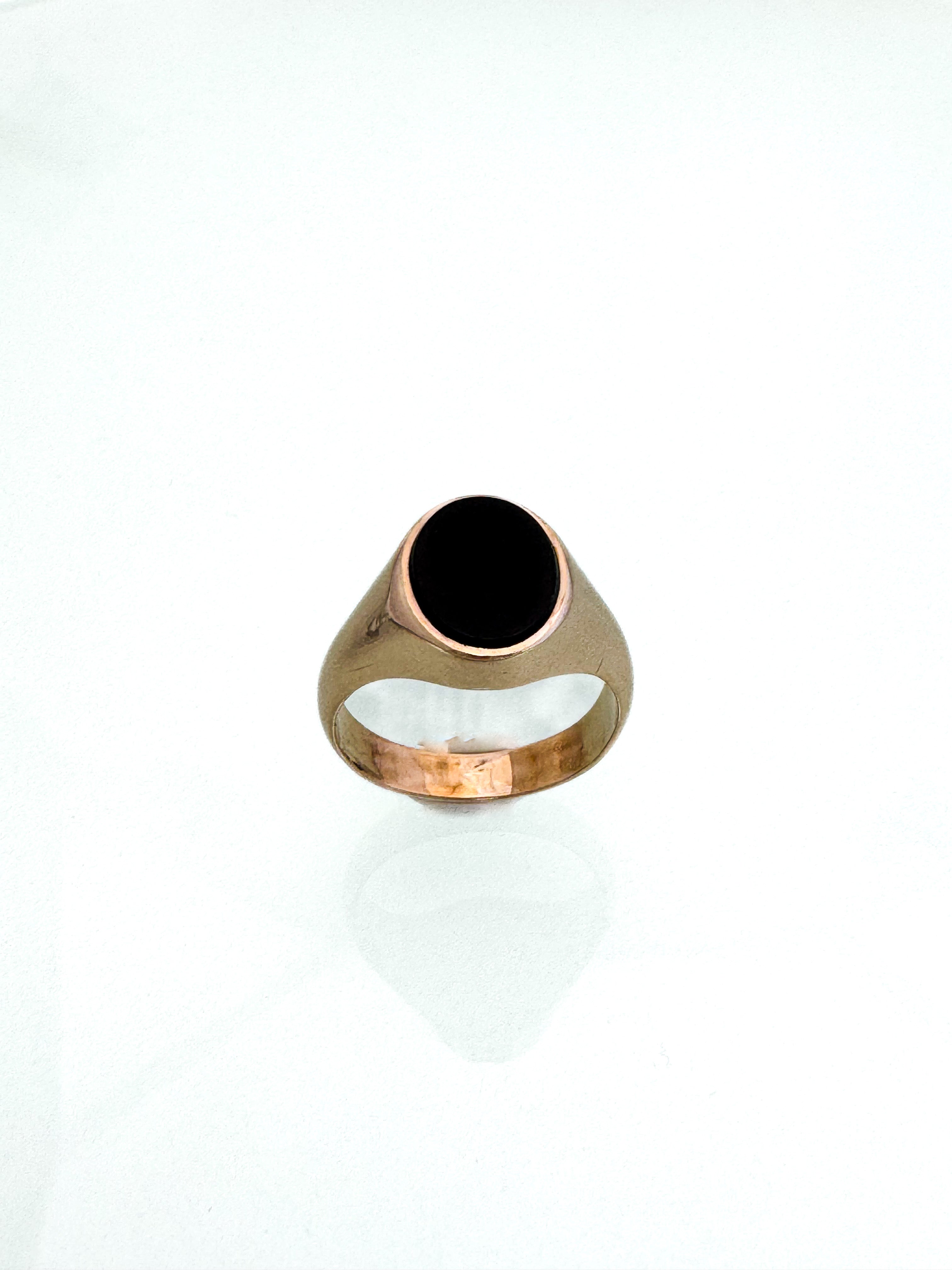 טבעת זהב אדום 14 קארט עם אבן אוניקס אובלית