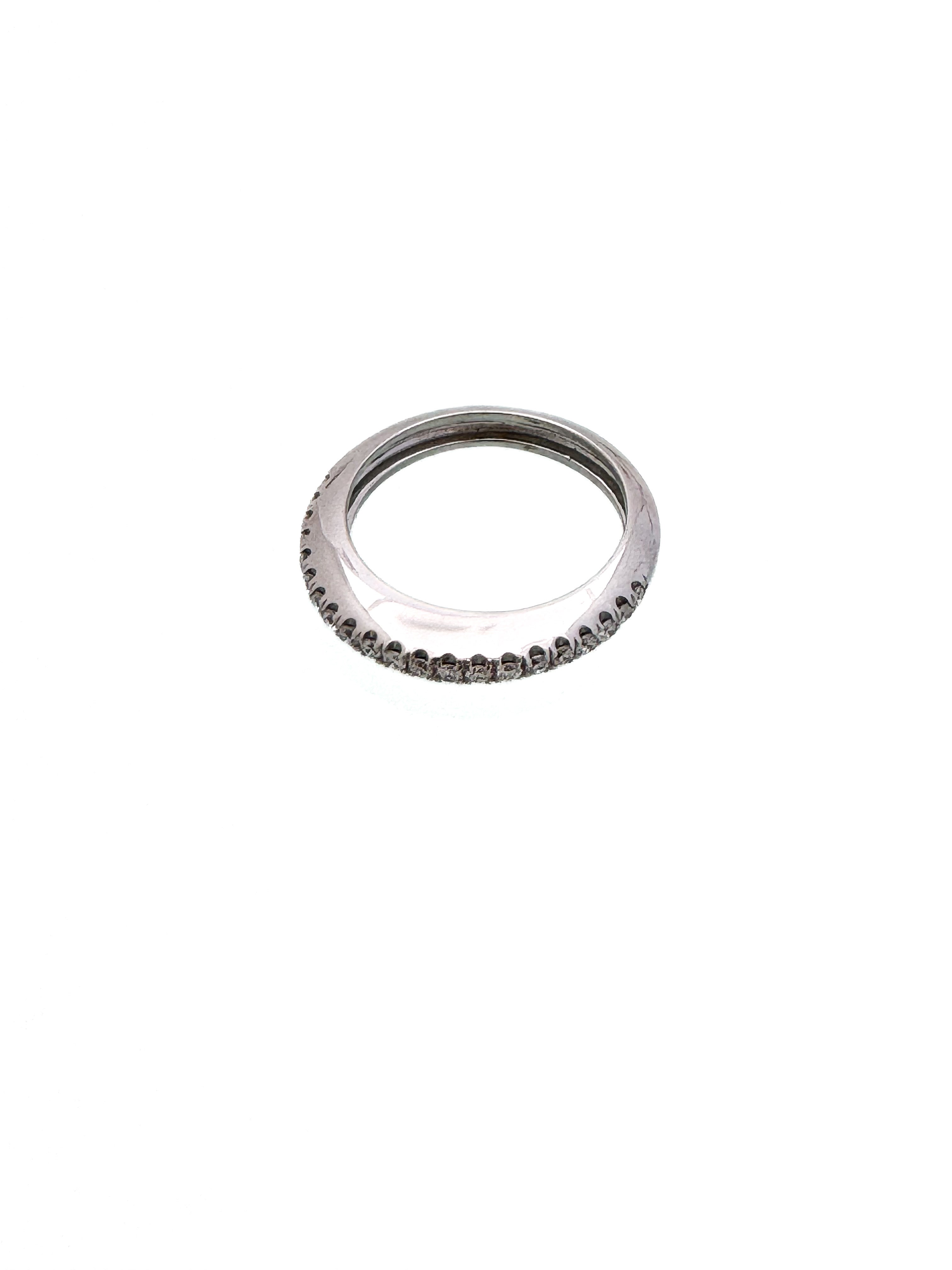 טבעת חישוק 18 קארט משובצת יהלומים