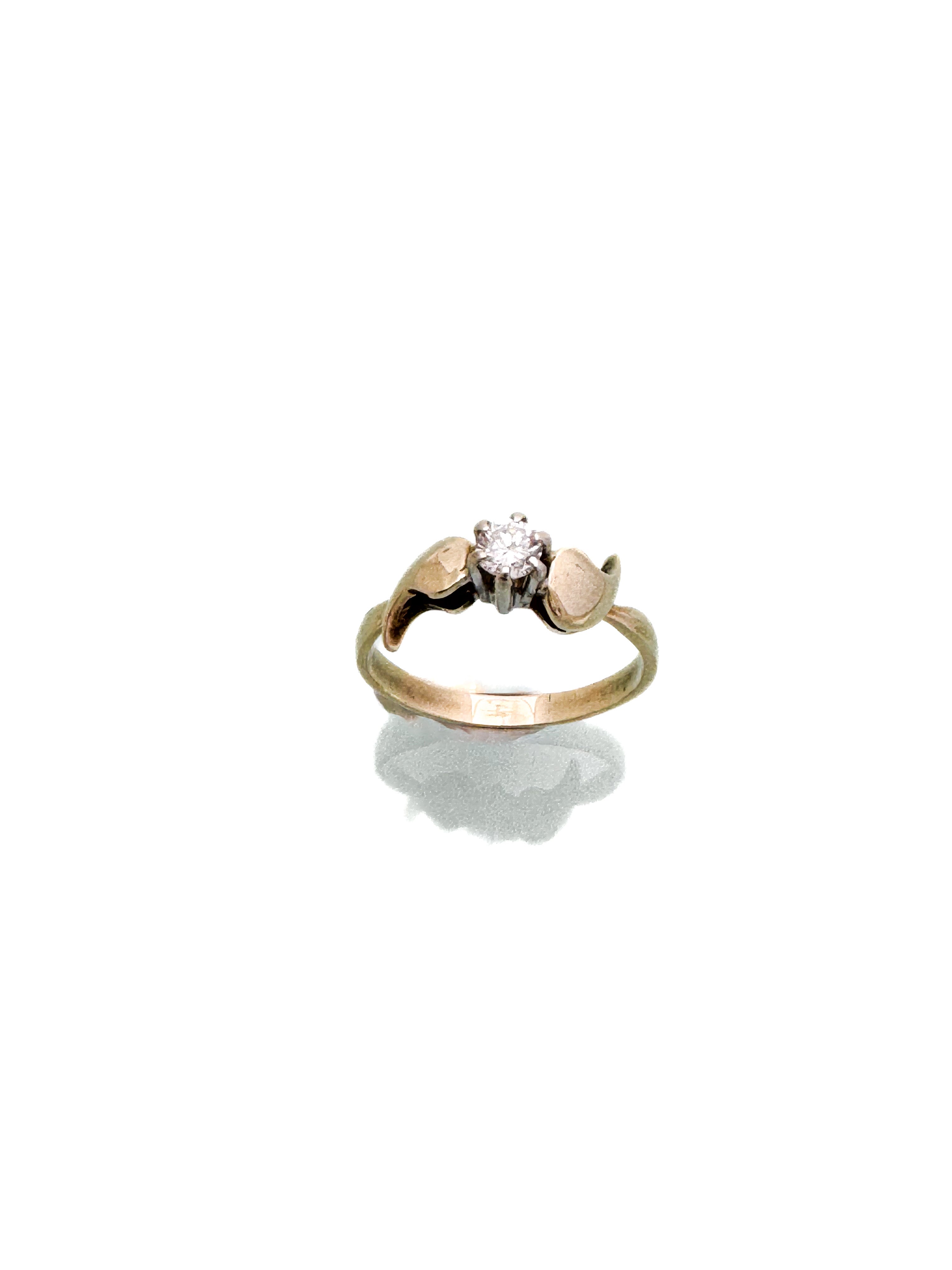 טבעת 14 קארט עם יהלום במרכז