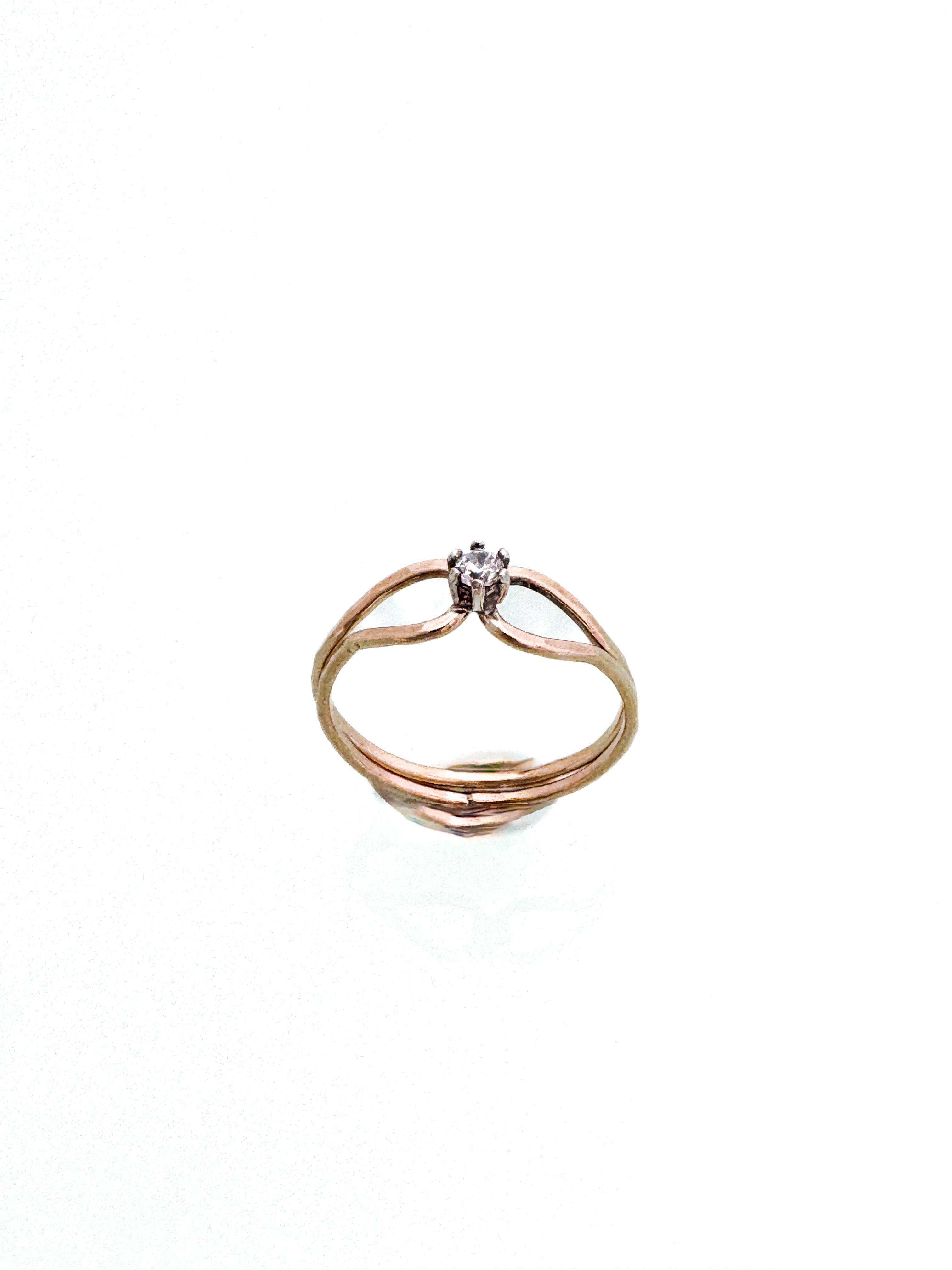 טבעת דקה זהב אדום 14 קארט עם זירקון