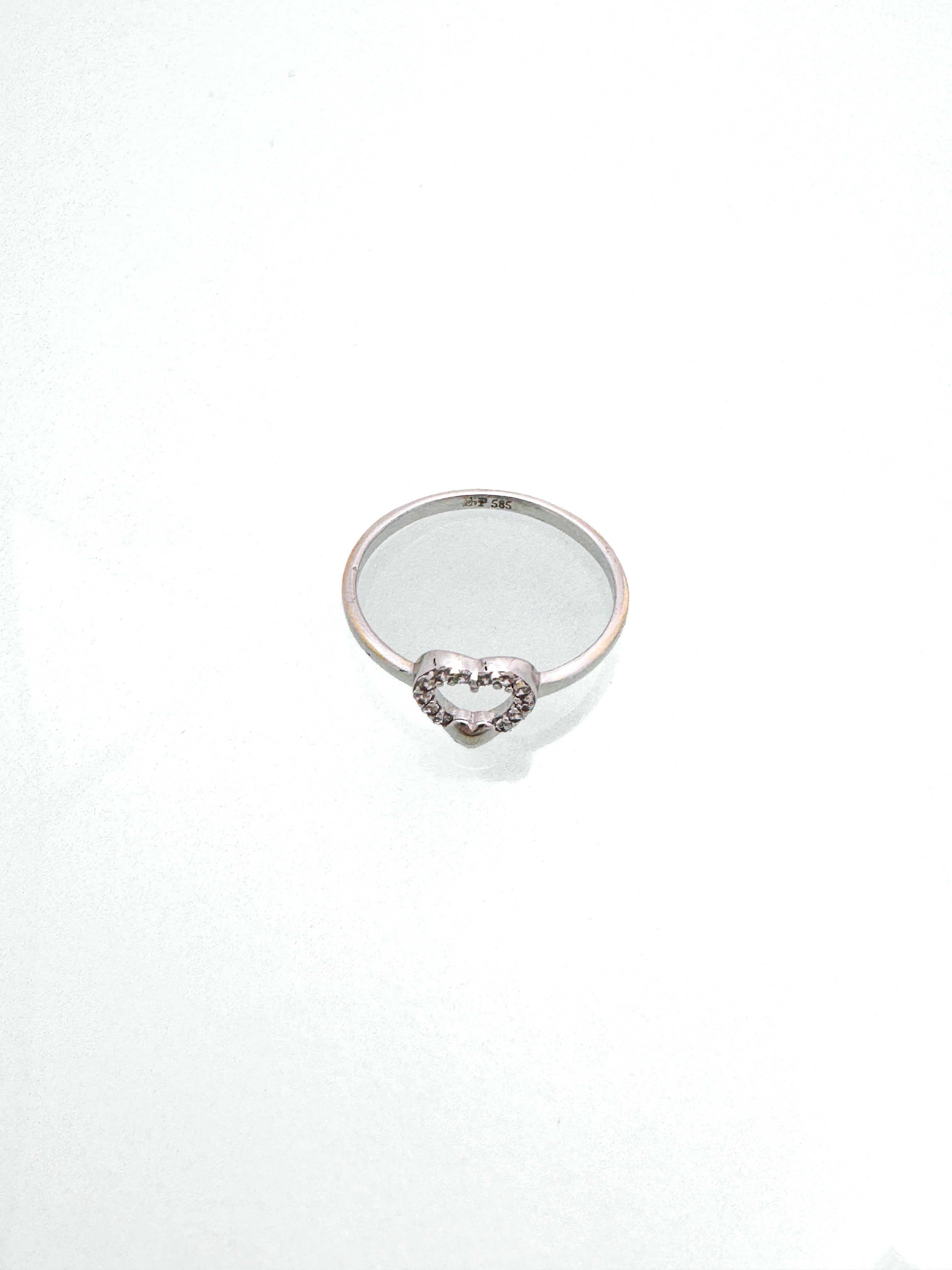 טבעת לב 14 קארט משובצת זירקונים