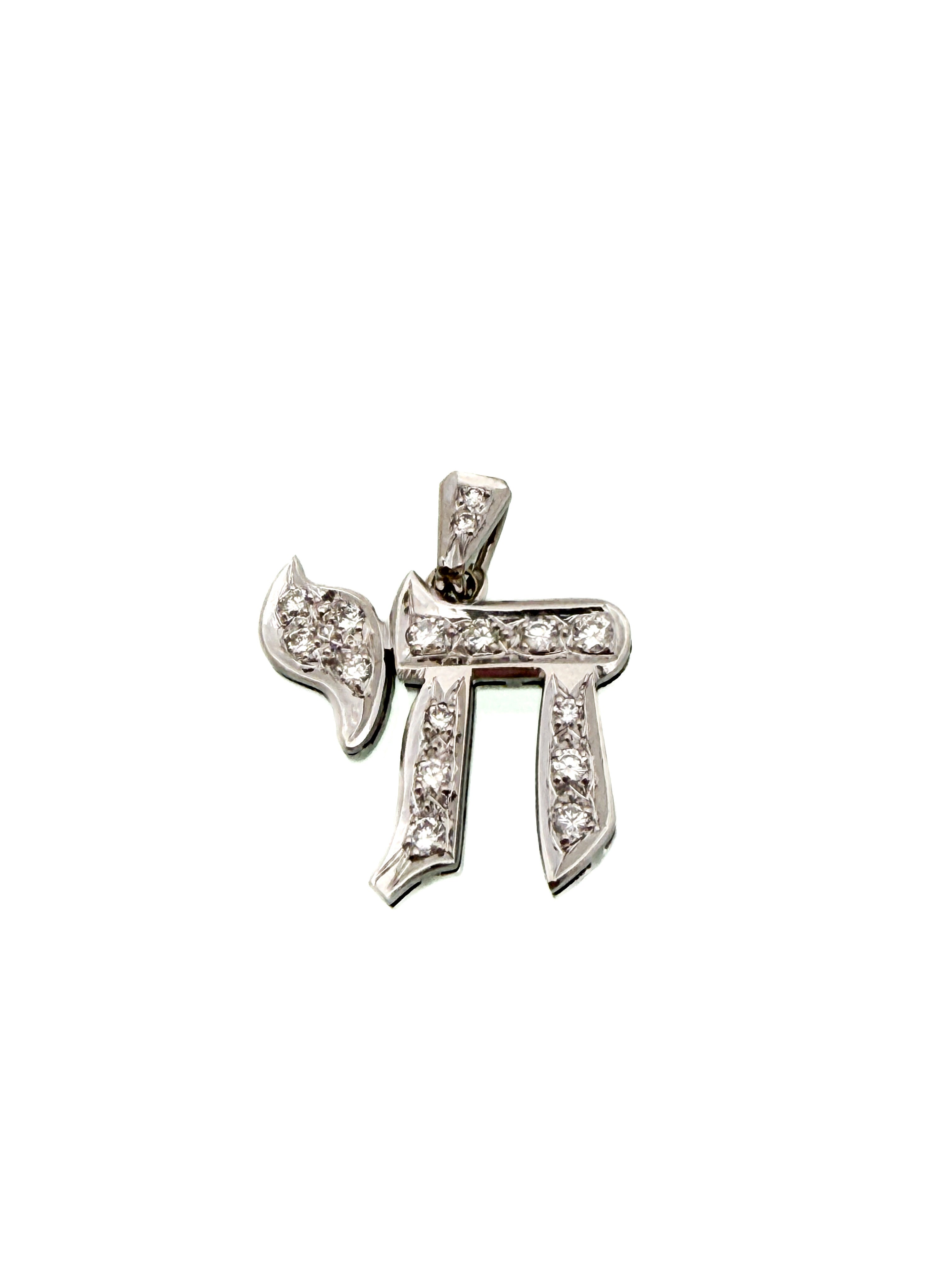 תליון חי 18 קארט משובץ יהלומים