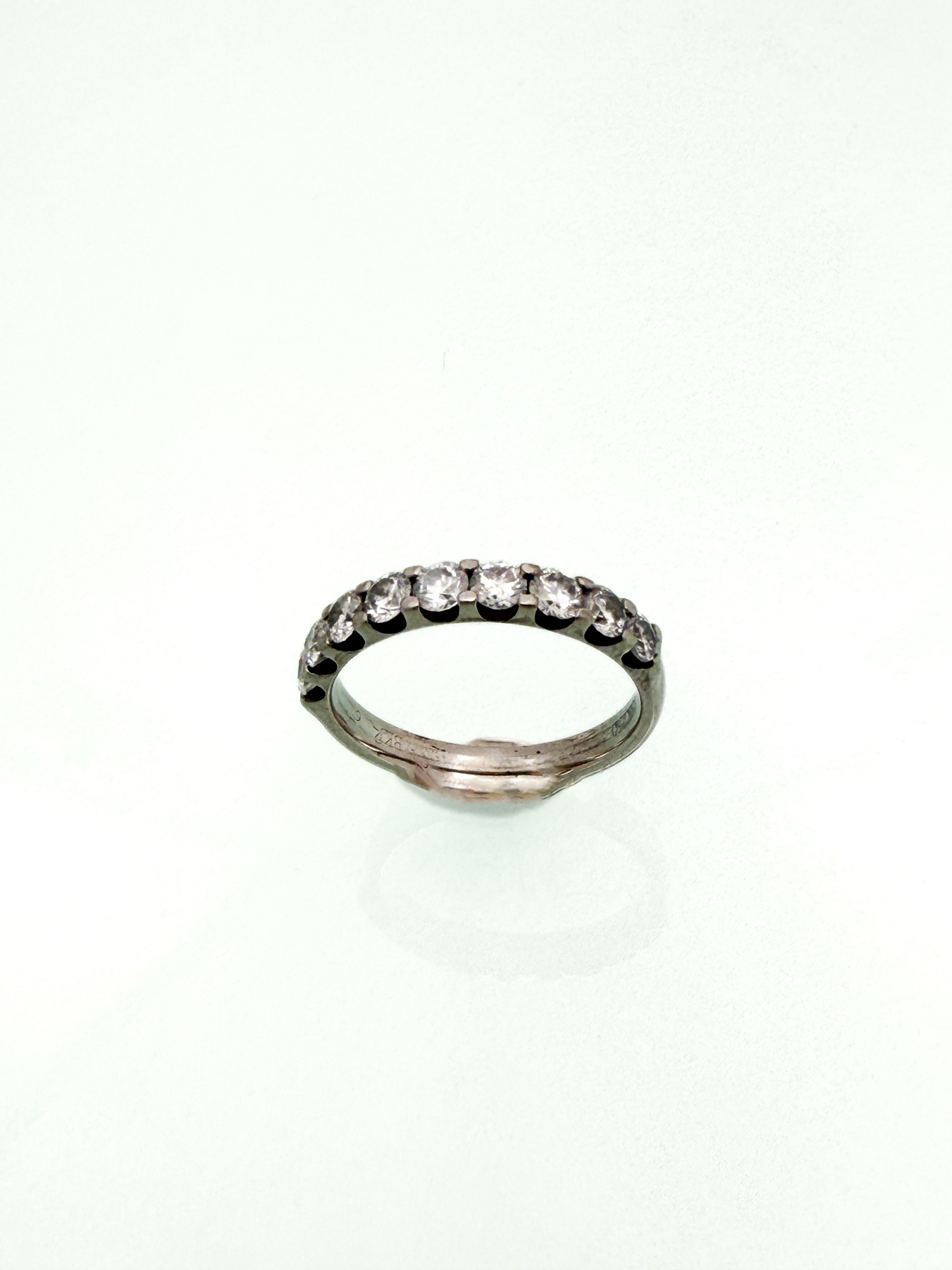 טבעת זהב 18 קארט משובצת יהלומים