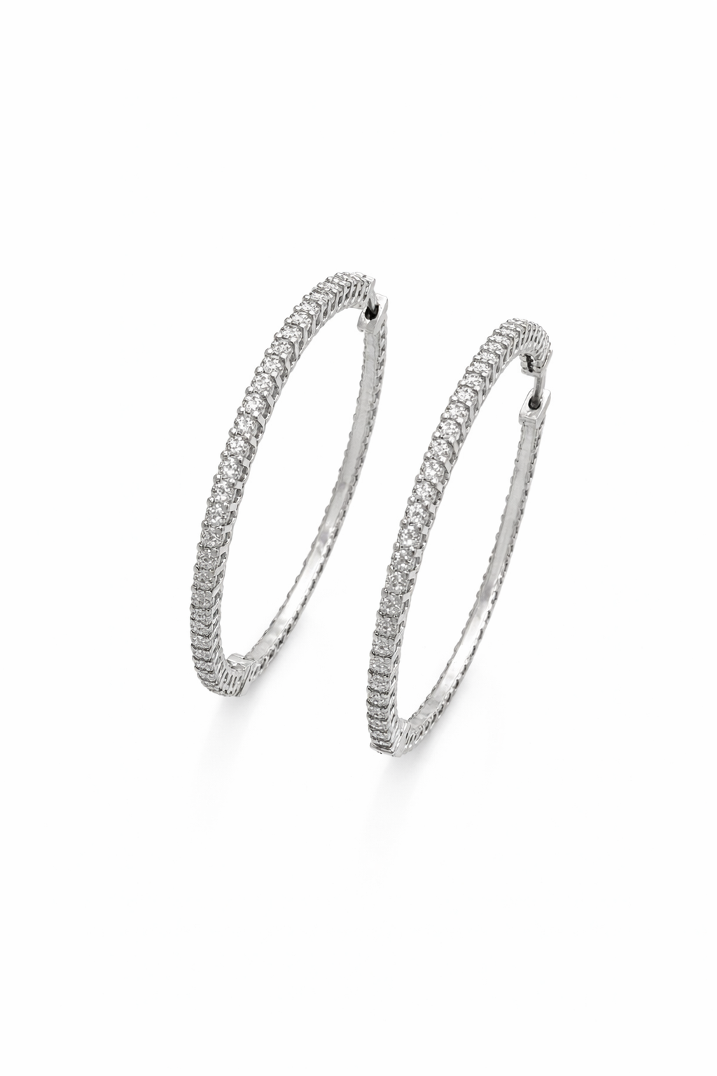 עגילי חישוק 18 קארט משובצים חצי חישוק יהלומים