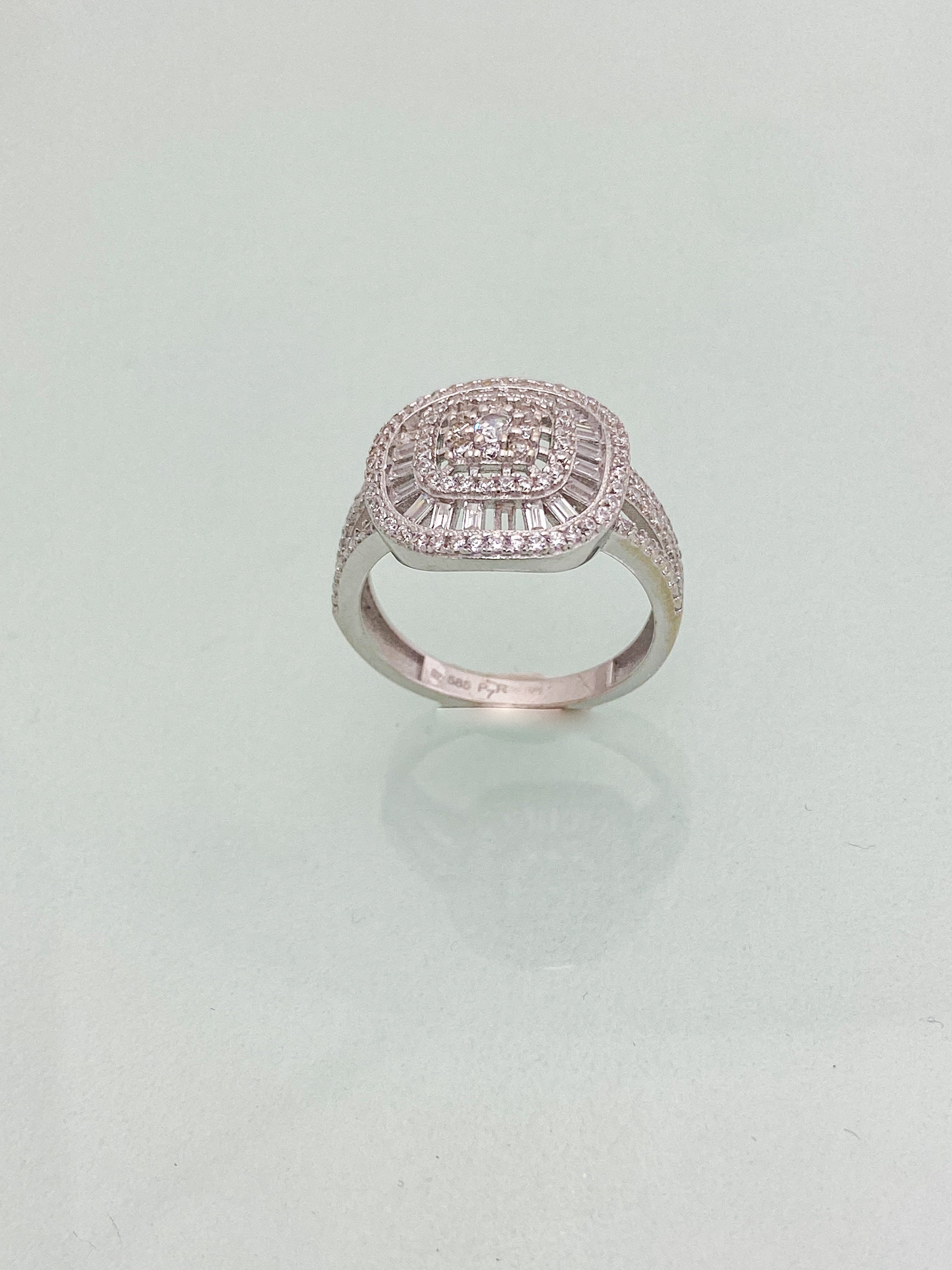 טבעת זהב לבן 14 קארט משובצת זירקונים