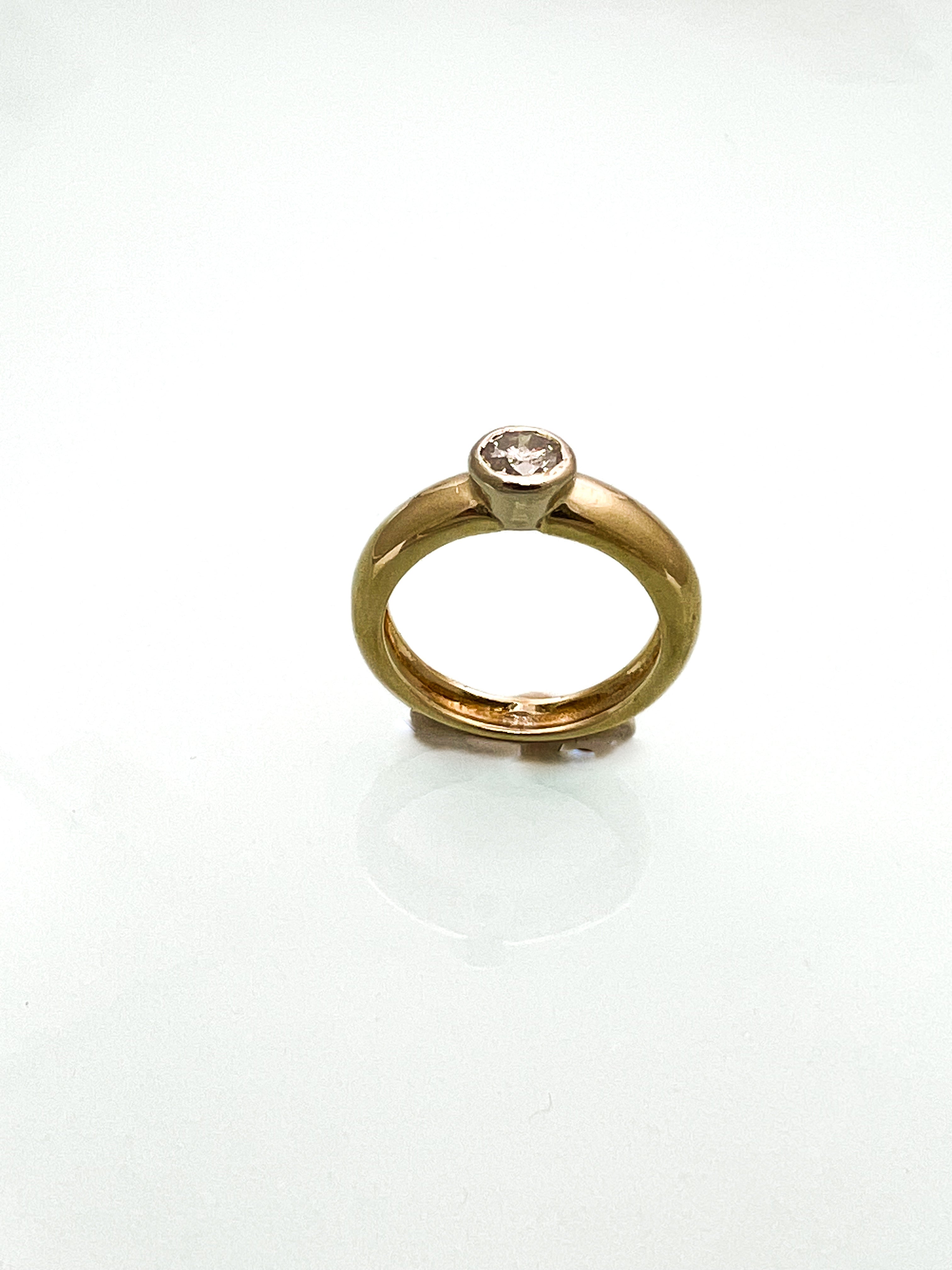 טבעת עבה זהב 14 קארט עם יהלום מרכזי