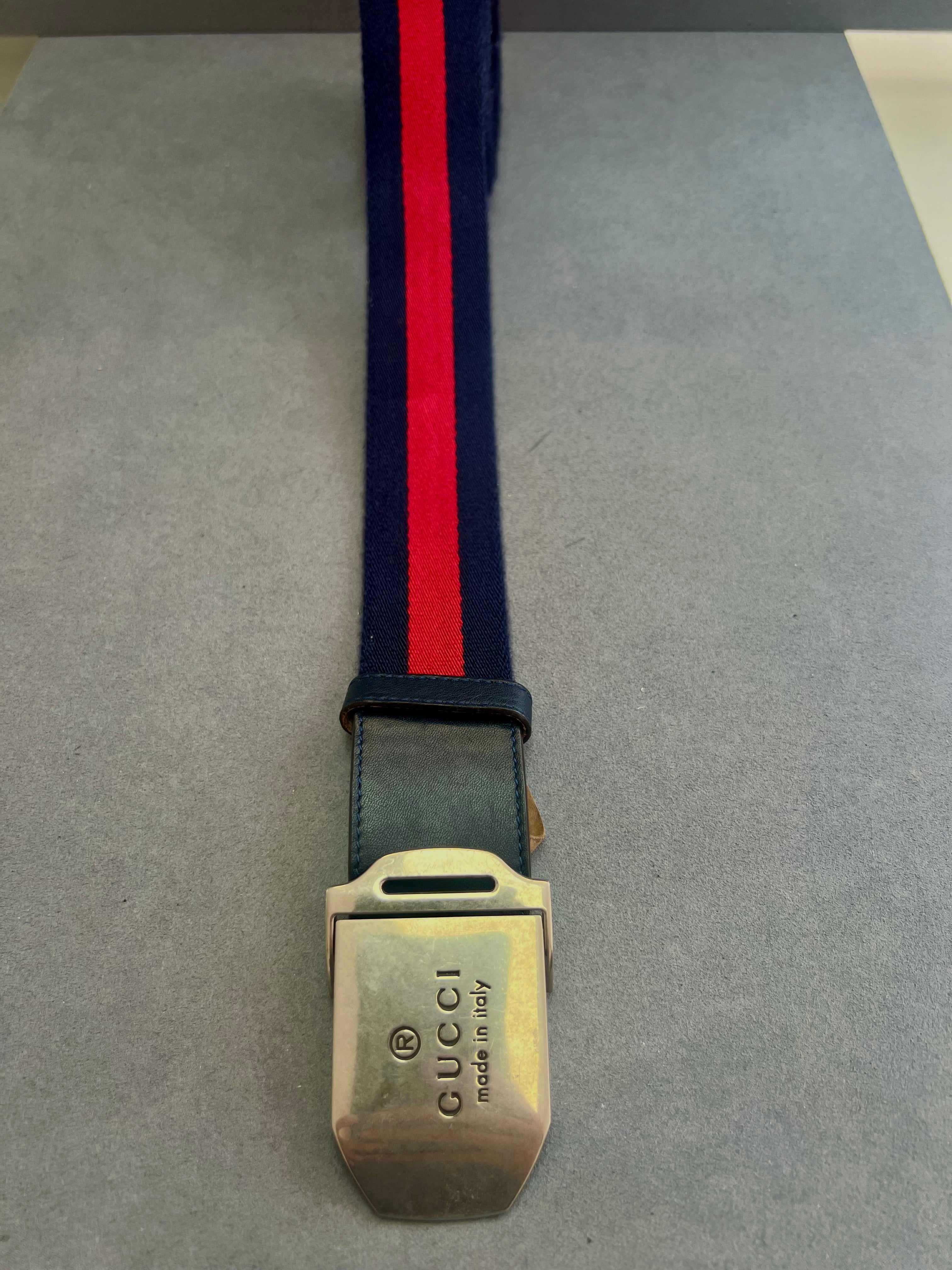 חגורת בד גוצ'י כחול ואדום עם אבזם מתכת