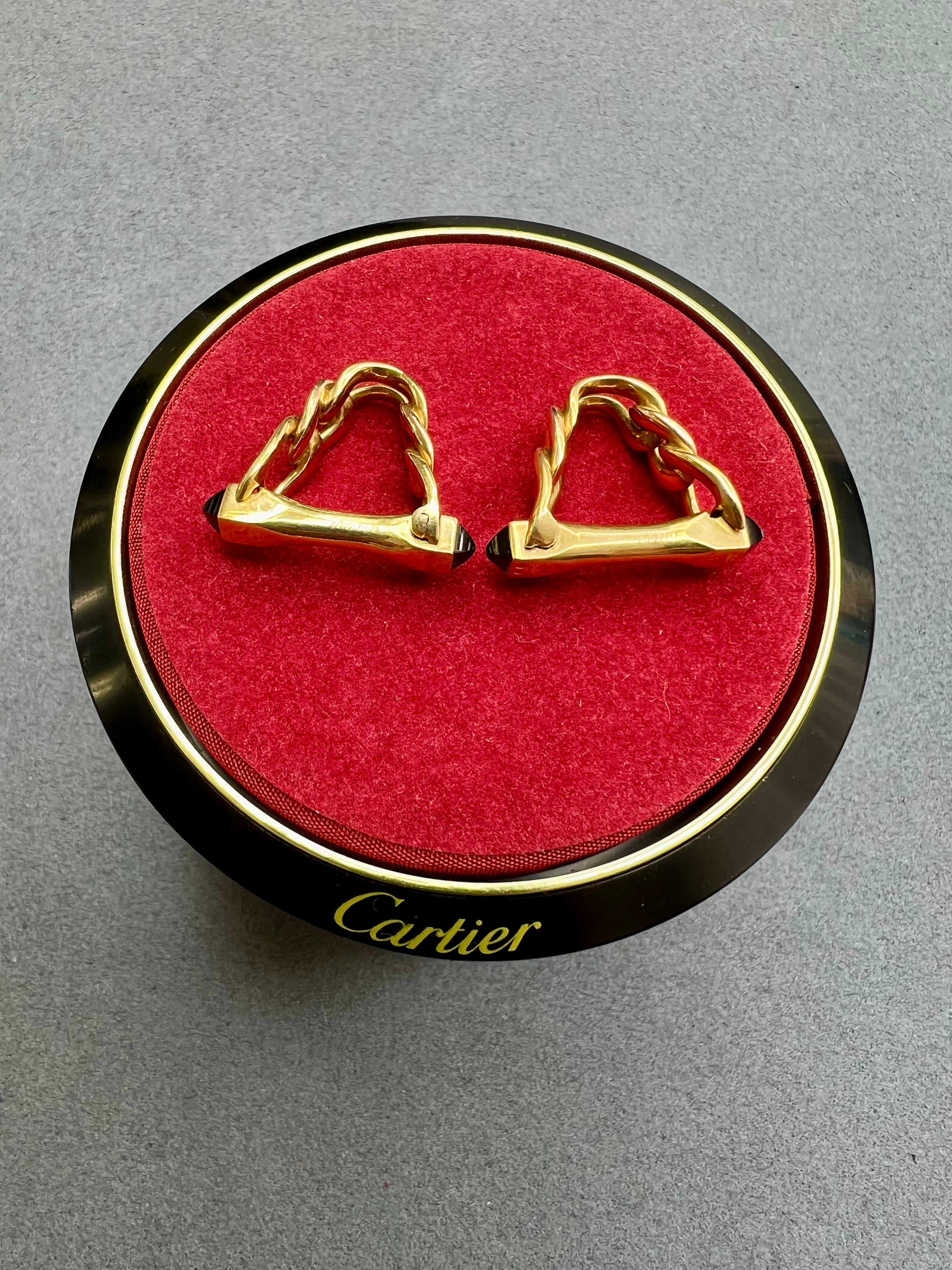 חפתים של קרטייה זהב 18 קארט עם אבני ספיר