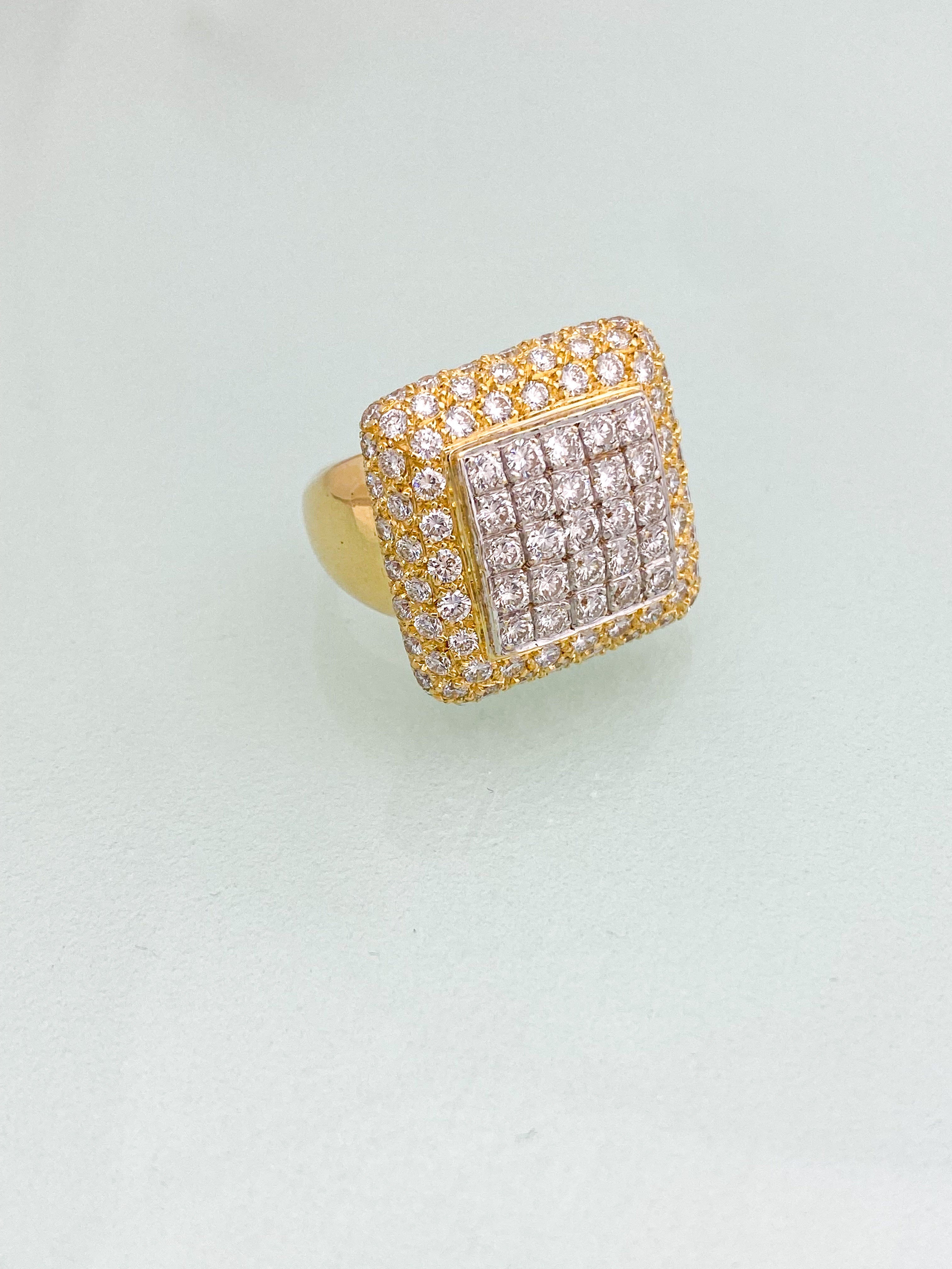 טבעת עבה 18 קארט עם פלטת יהלומים ושיבוץ יהלומים מסביב