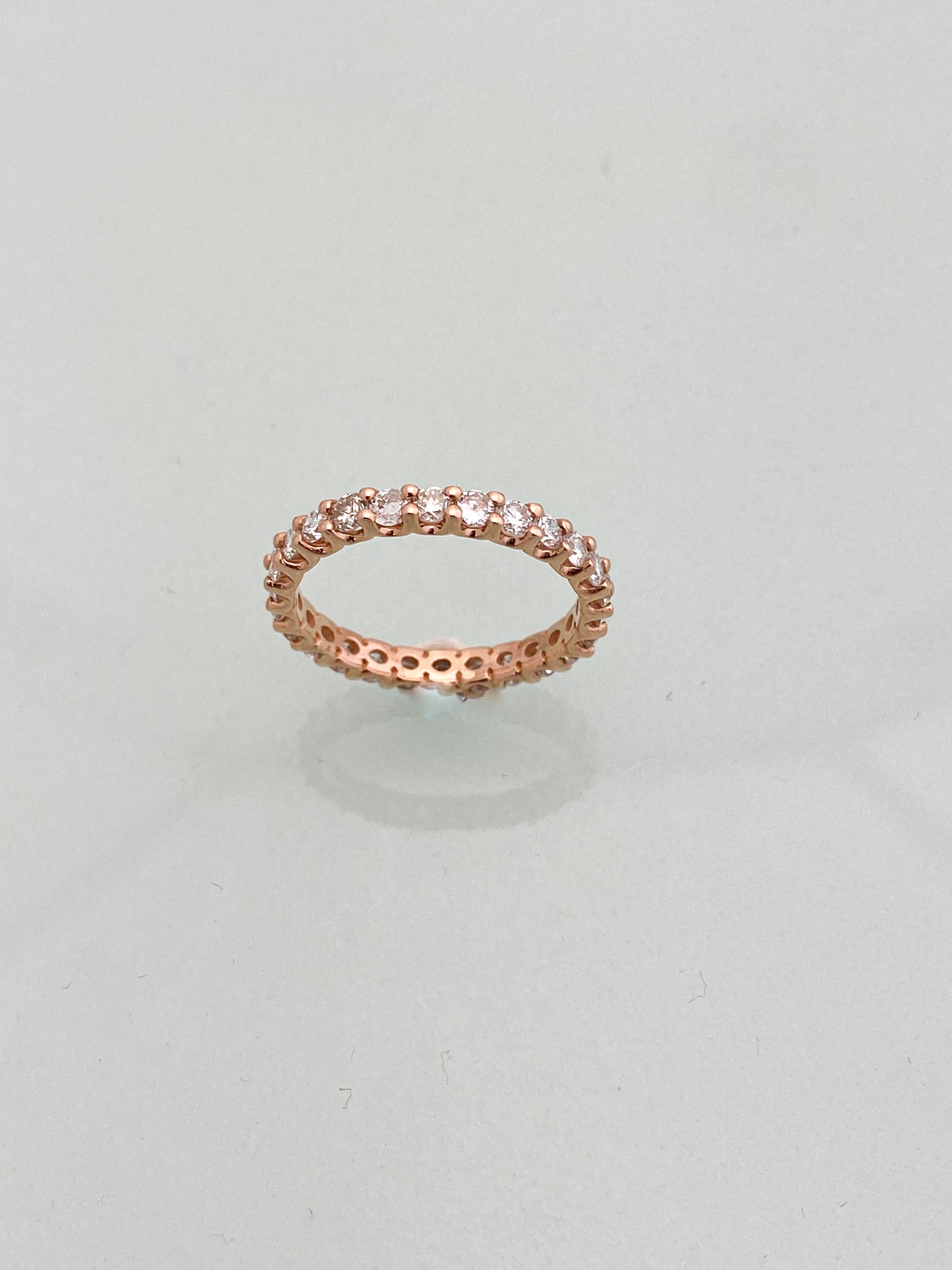 טבעת איטרניטי רוז גולד 14 קארט משובצת יהלומים