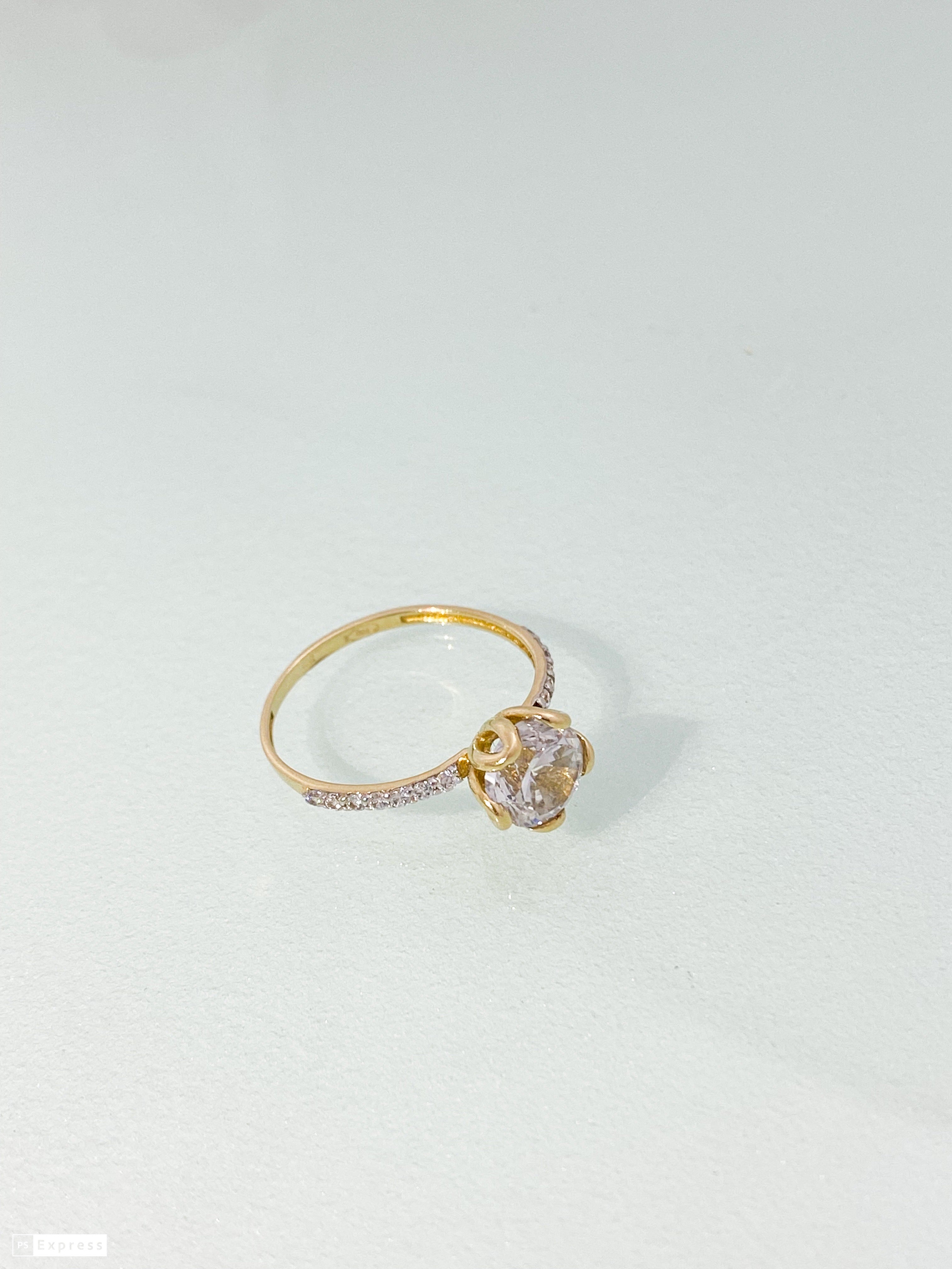 טבעת זהב 14 קארט בצורת פרח עם זירקונים