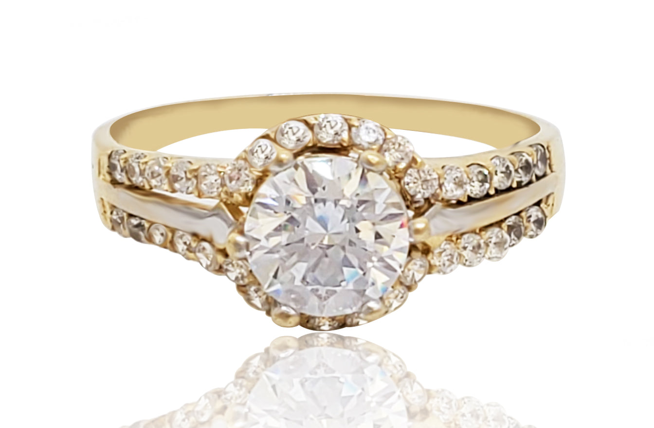 טבעת זהב משובצת זירקונים נוצצים