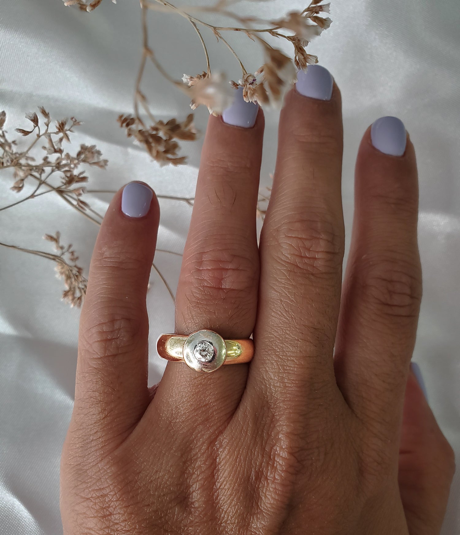 טבעת זהב עגולה עם יהלום