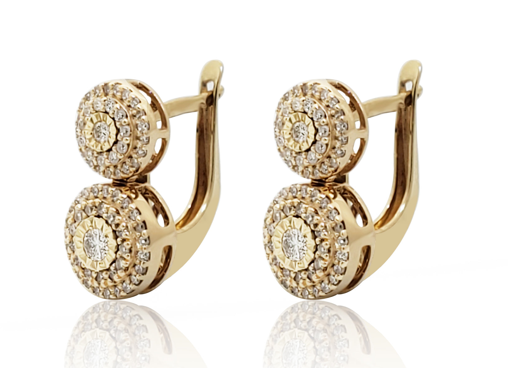 עגילי זהב נוצצים עם יהלומים