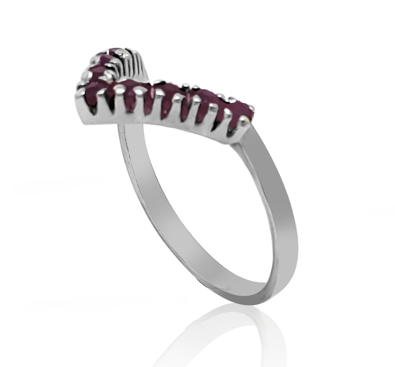 טבעת משולש זהב לבן 14 קארט עם אבנים אדומות