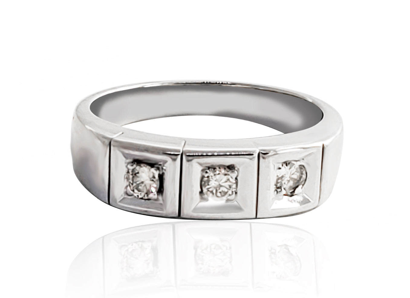 טבעת זהב לבן 18 קארט עם שלושה יהלומים