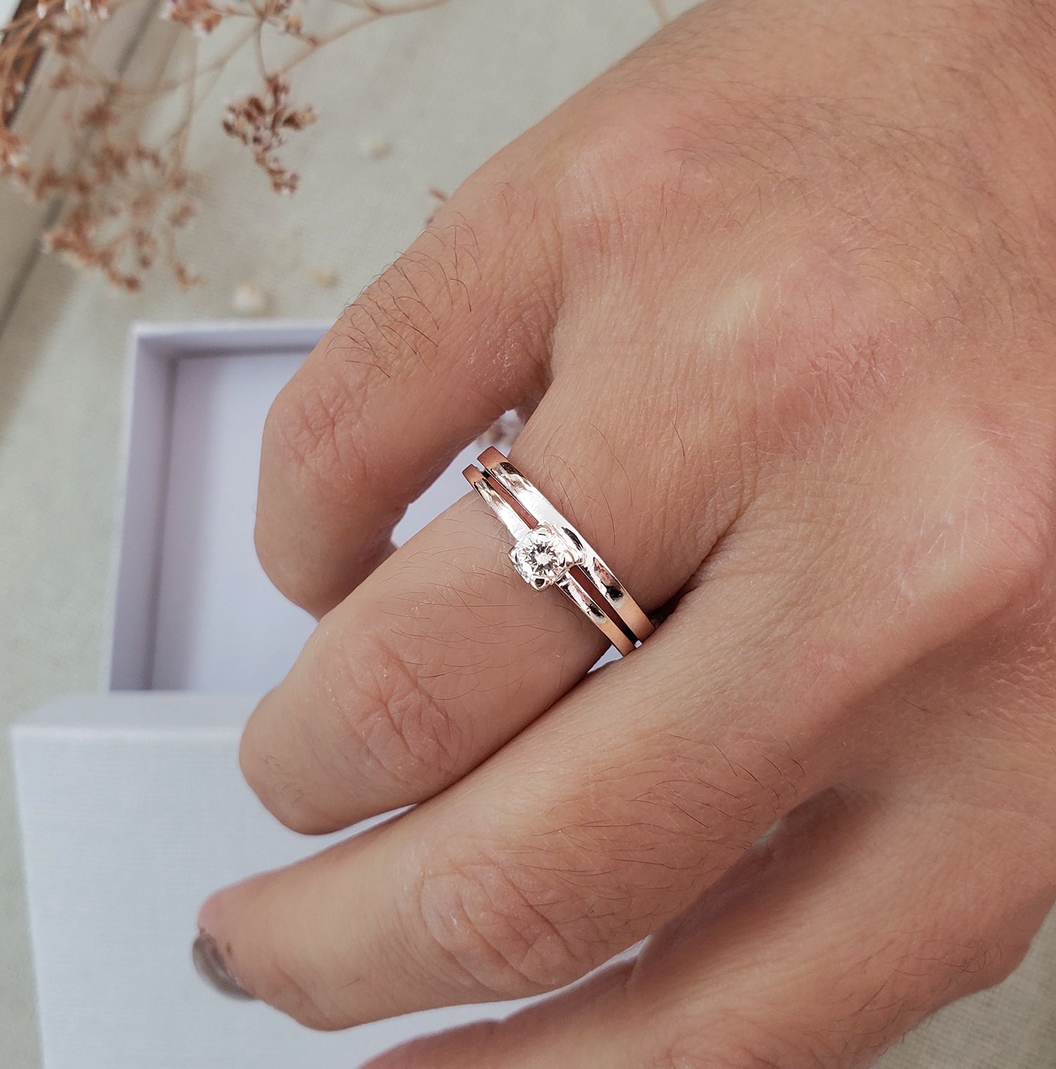 טבעת זהב לבן 14 קארט עם יהלום