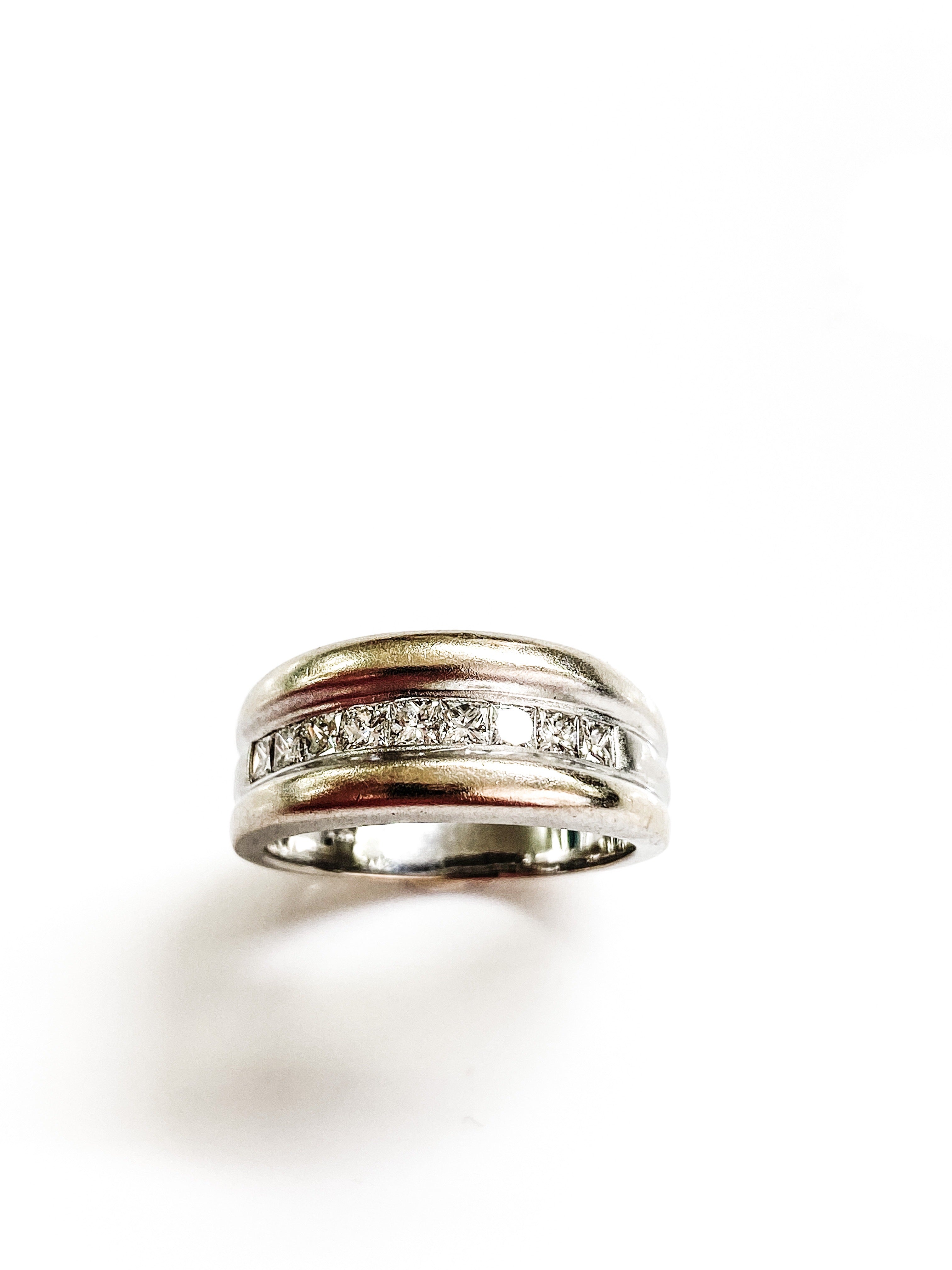 טבעת 18 קארט עם שורת יהלומים