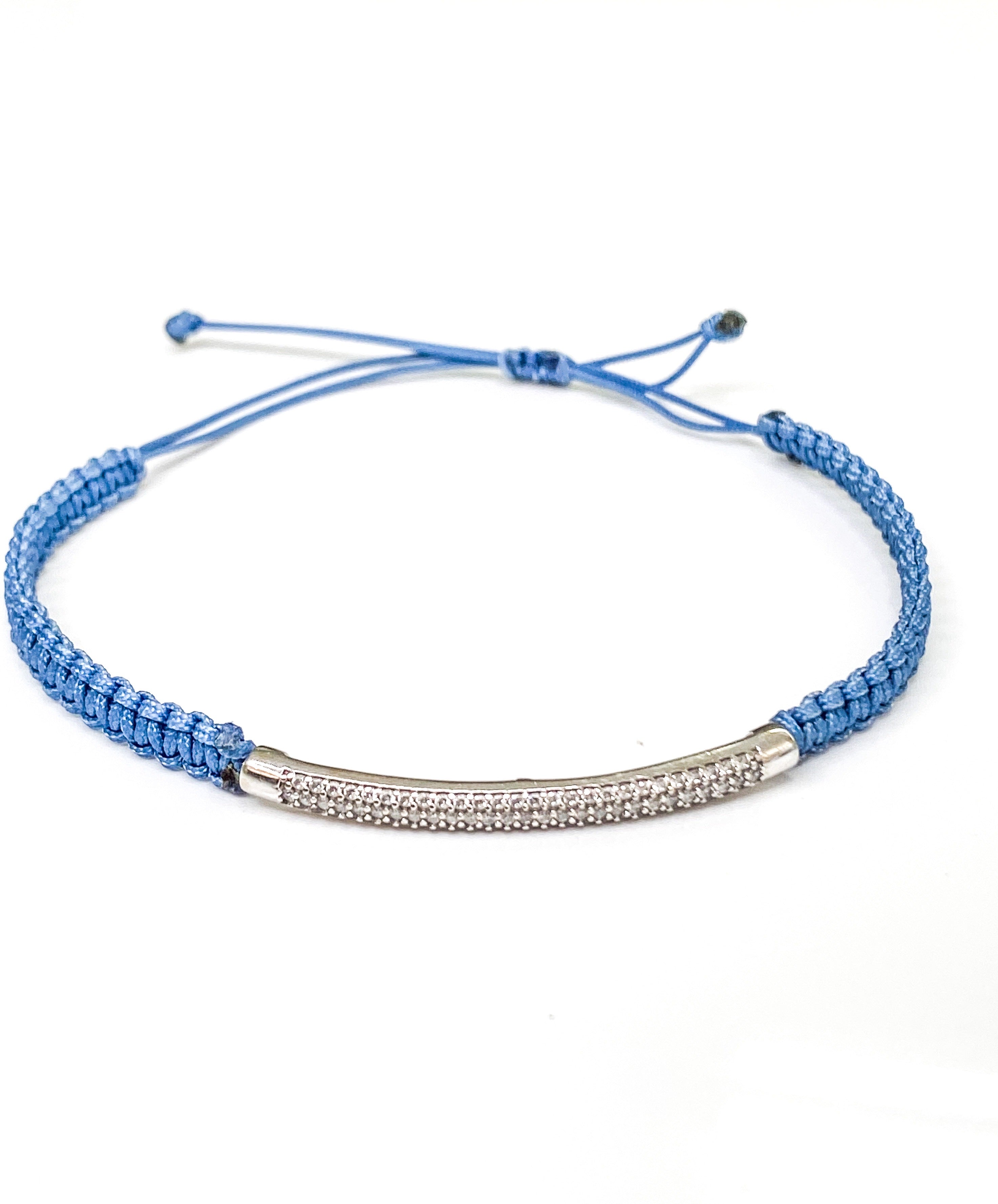 צמיד חוט קשירה כחול עם פלטת שורות זירקונים זהב לבן 14 קארט