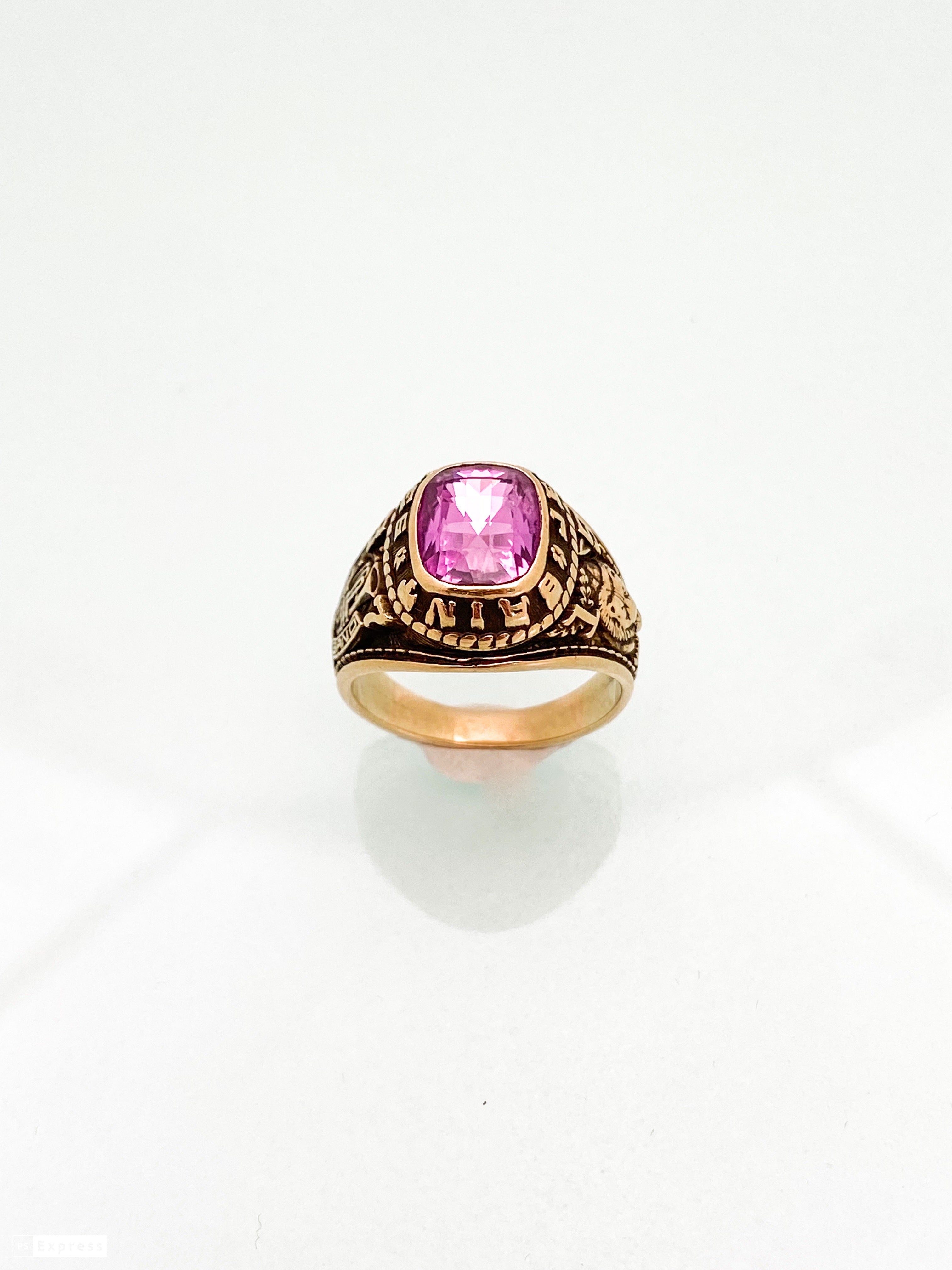 טבעת קולג' זהב צהוב 10 קארט עם אבן חן ורודה