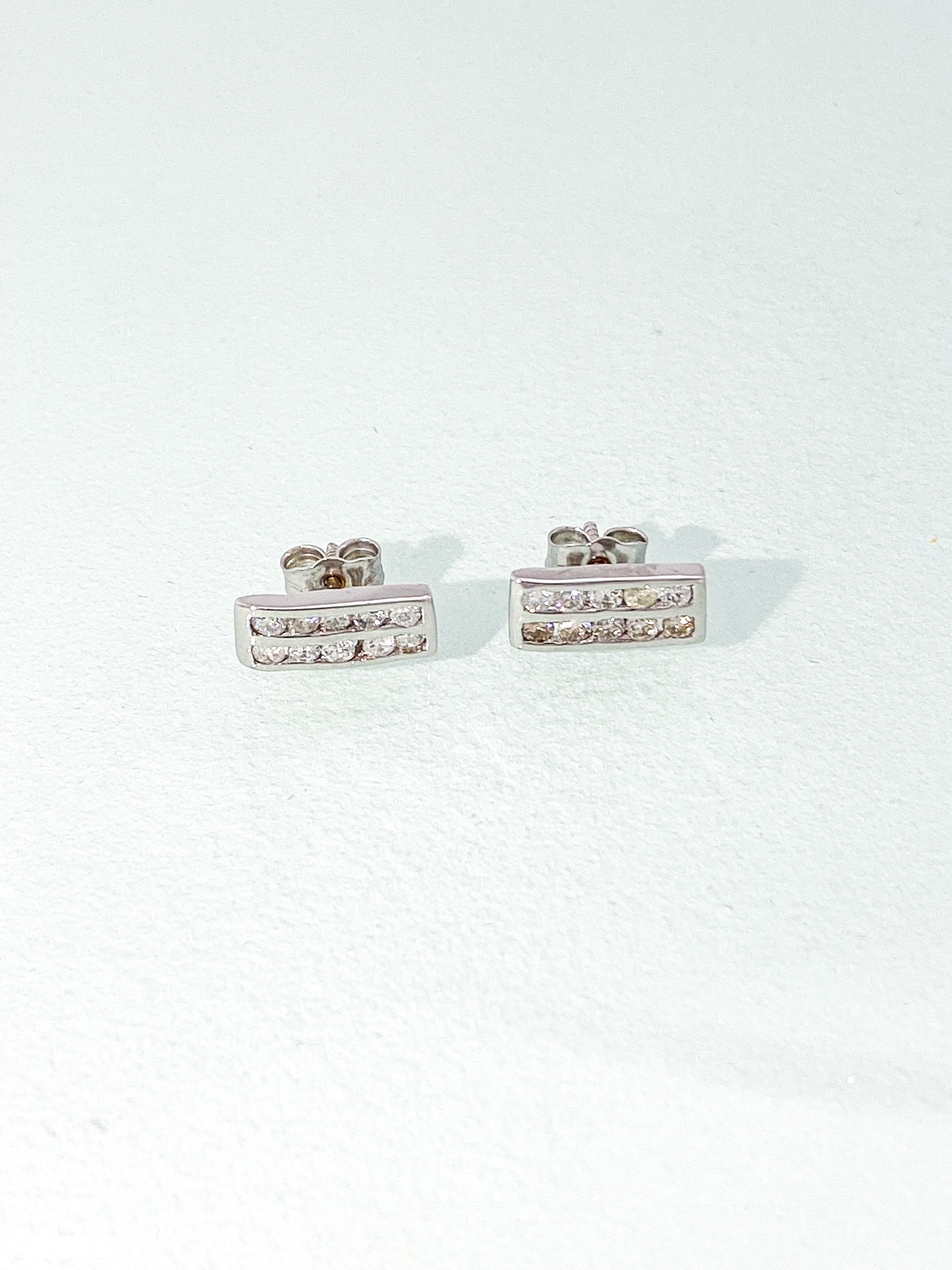 עגילי פלטה זהב 14 קארט משובצים ביהלומים