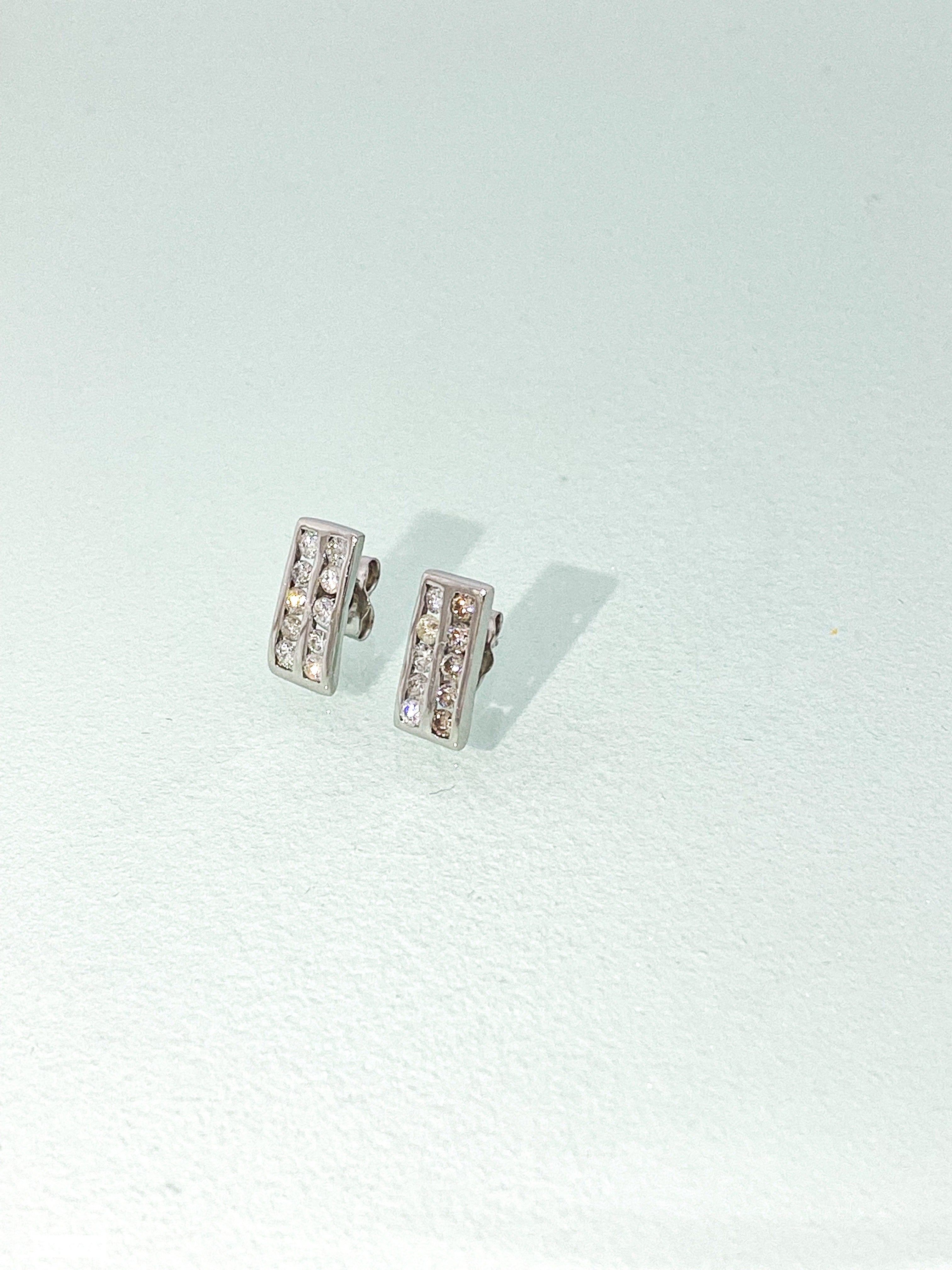 עגילי פלטה זהב 14 קארט משובצים ביהלומים