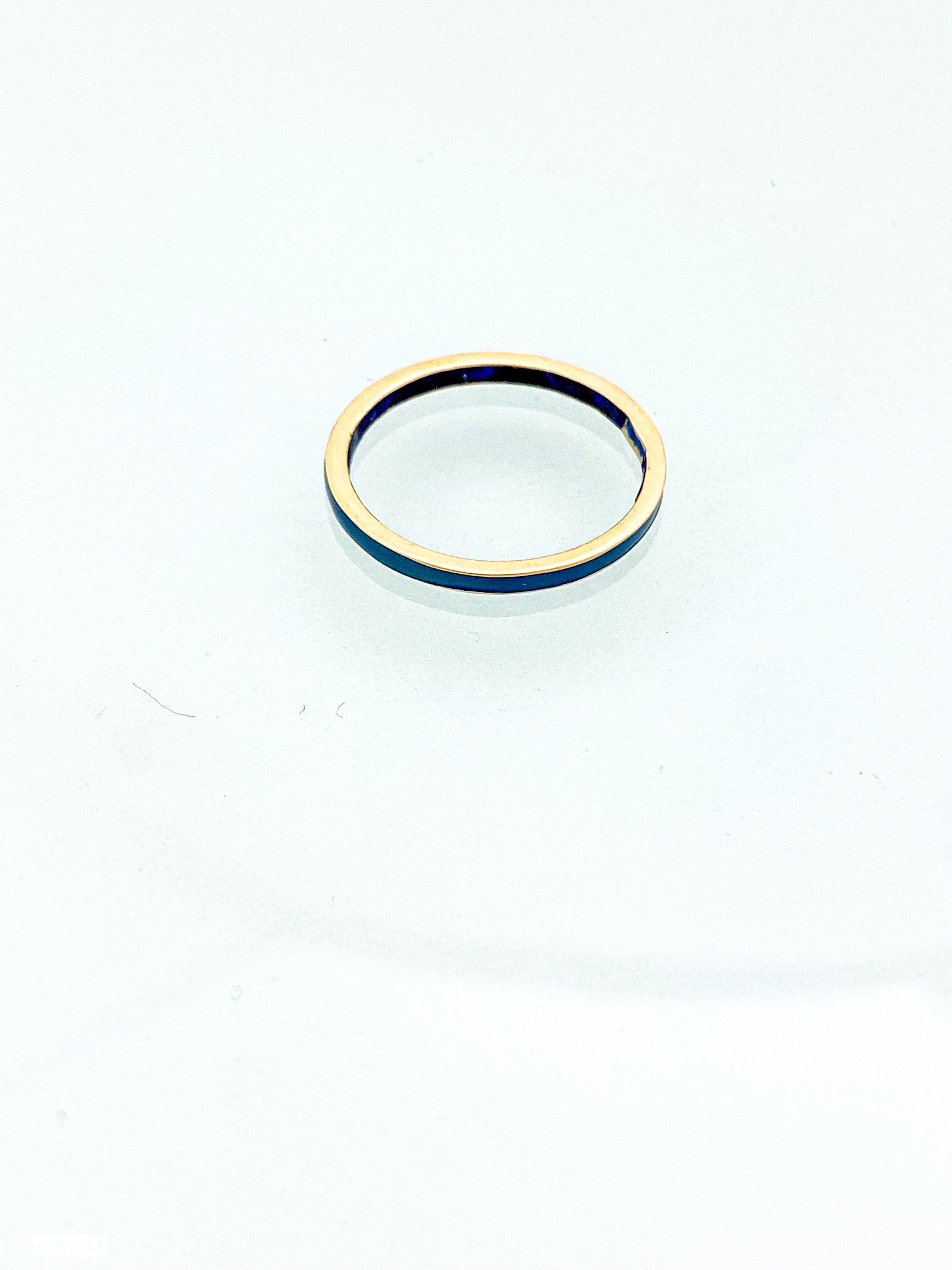 טבעת חישוק דקה זהב 14 קארט צבועה באמייל בצבע כחול
