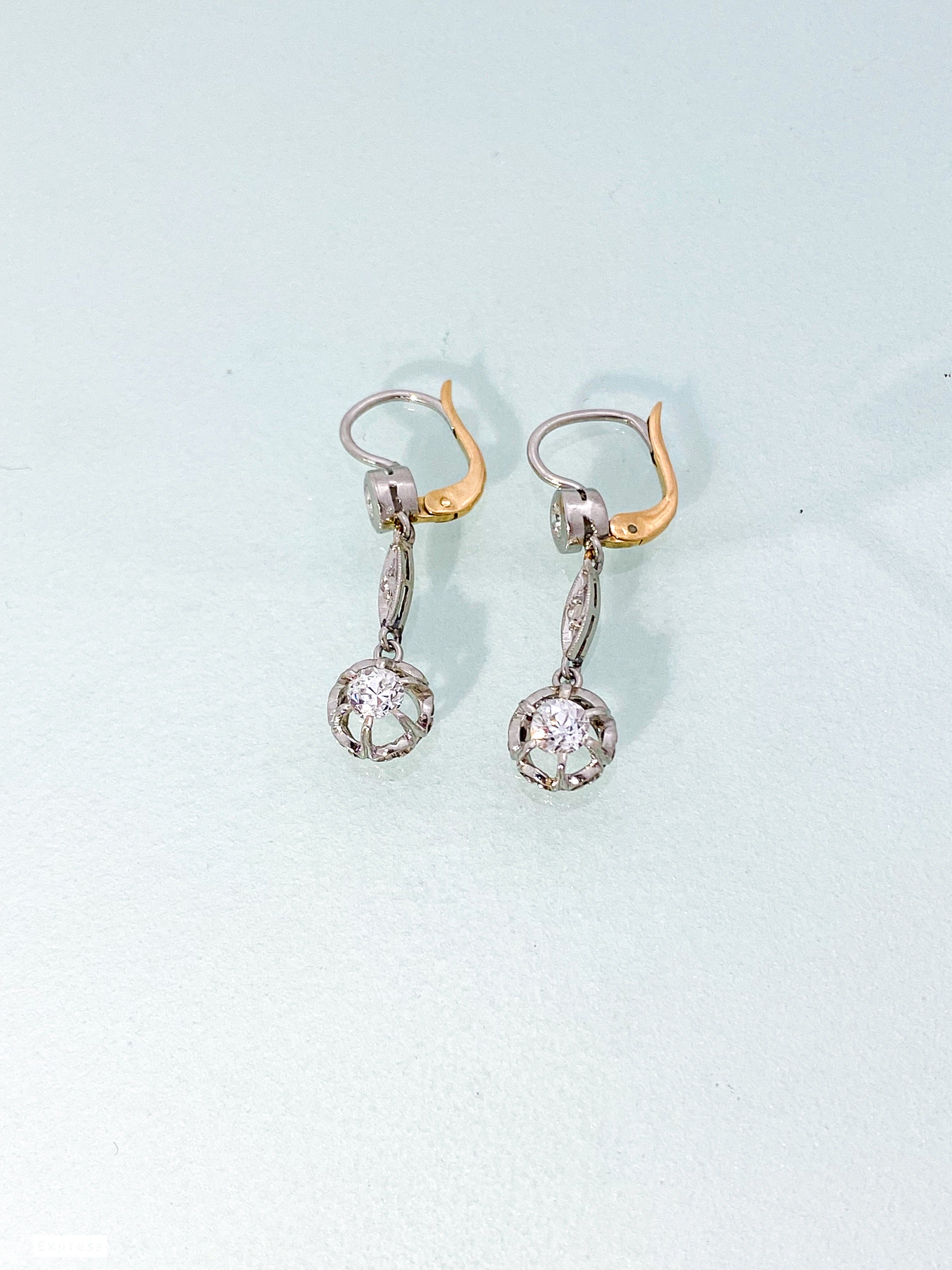 עגילים נופלים זהב 18 קארט מעוצבים עם שיבוץ יהלומים