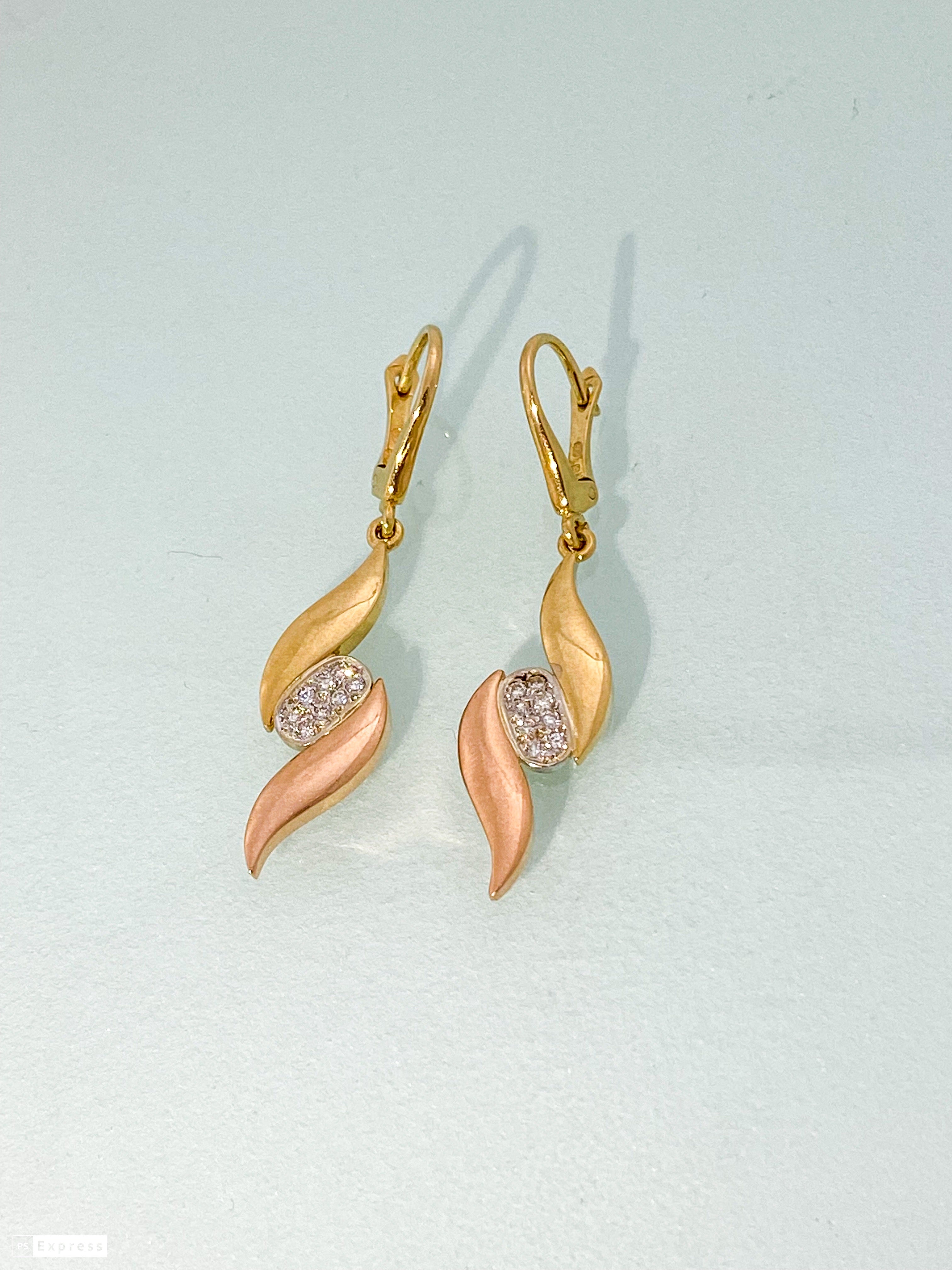 עגילים נופלים זהב צהוב ואדום 14 קארט עם שיבוץ יהלומים במרכז