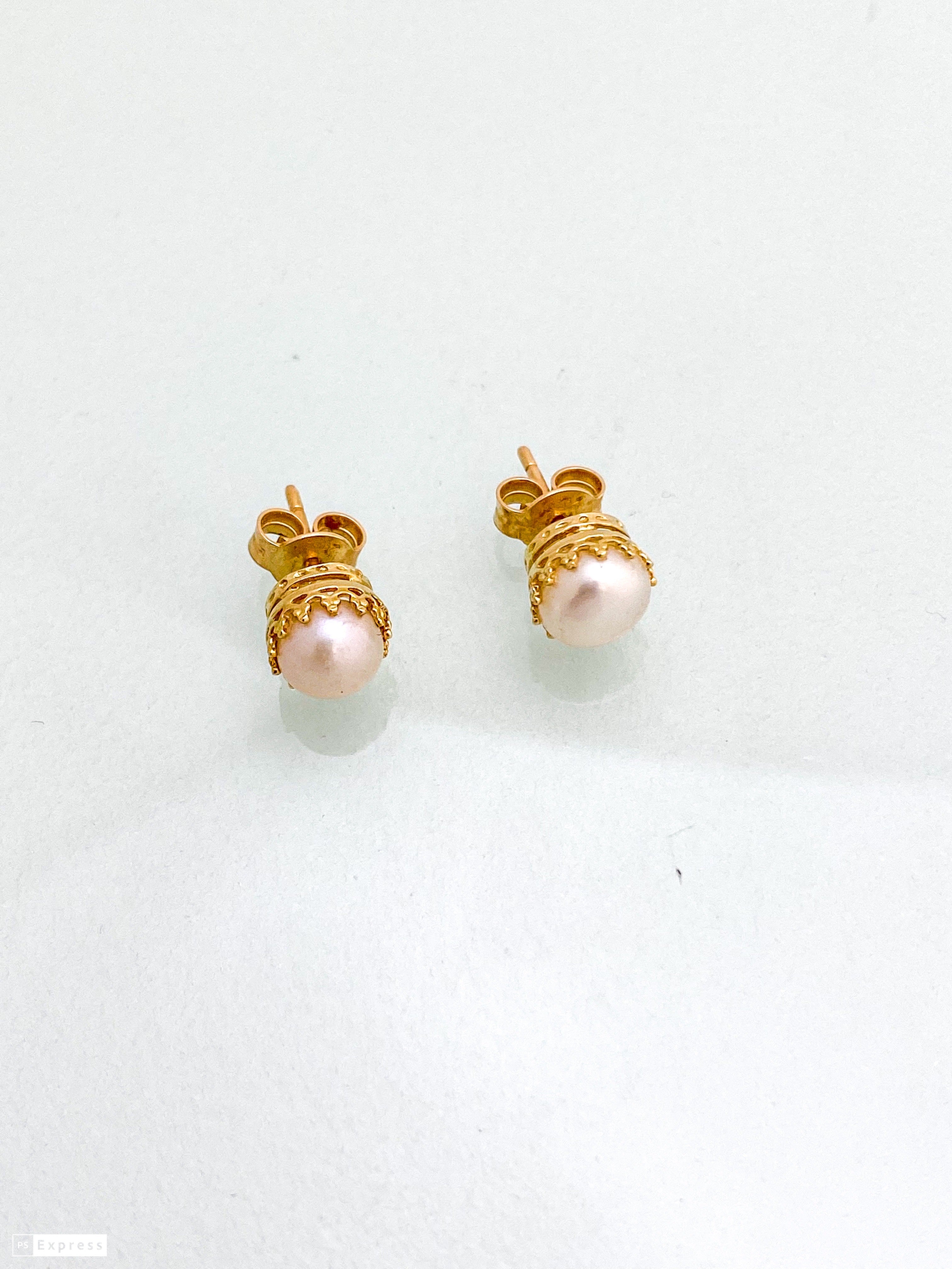 עגילי זהב 14 קארט בצורת כתר עם פנינה