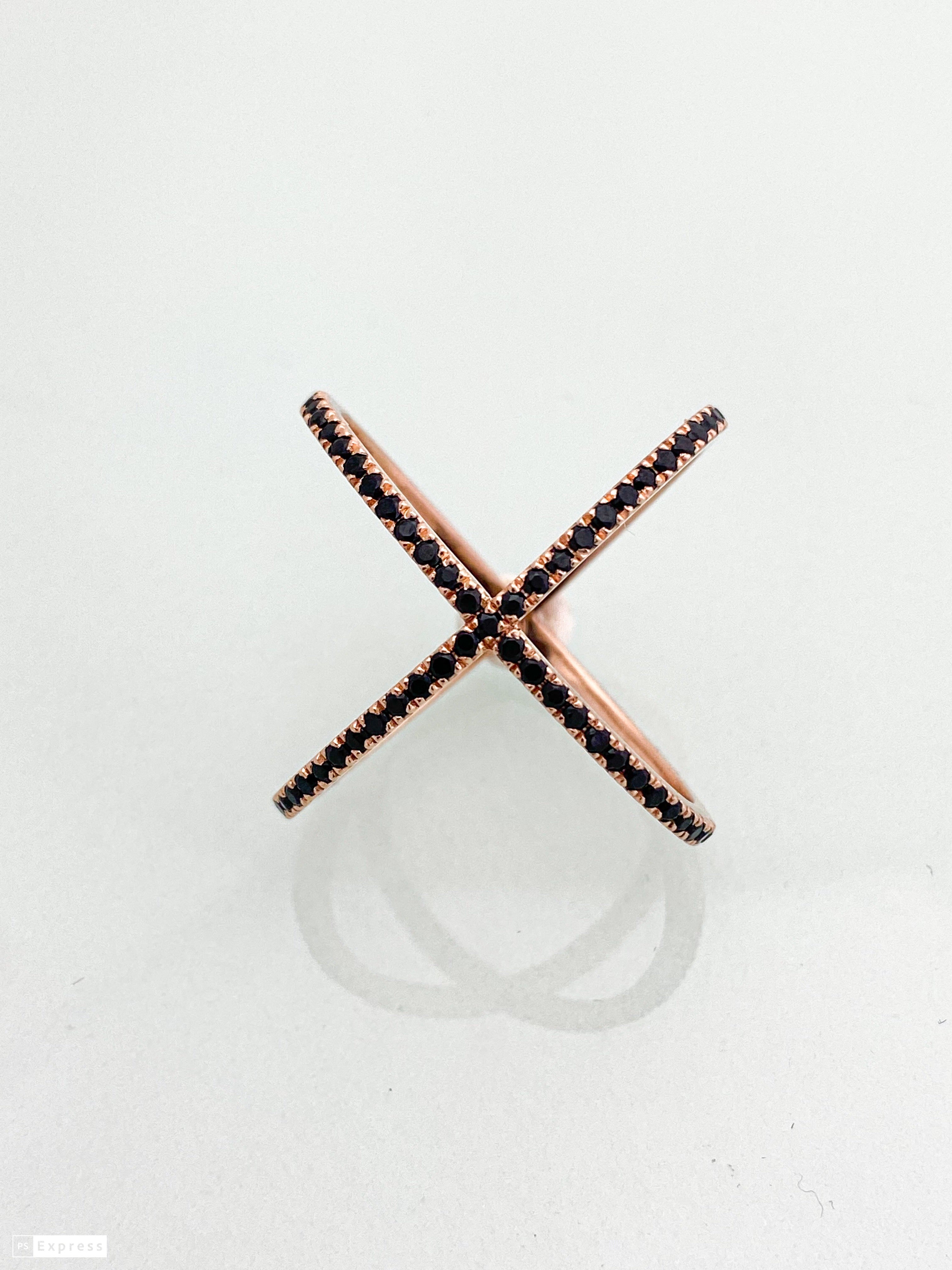 טבעת איקס רוז גולד 14 קארט משובצת זירקונים שחורים