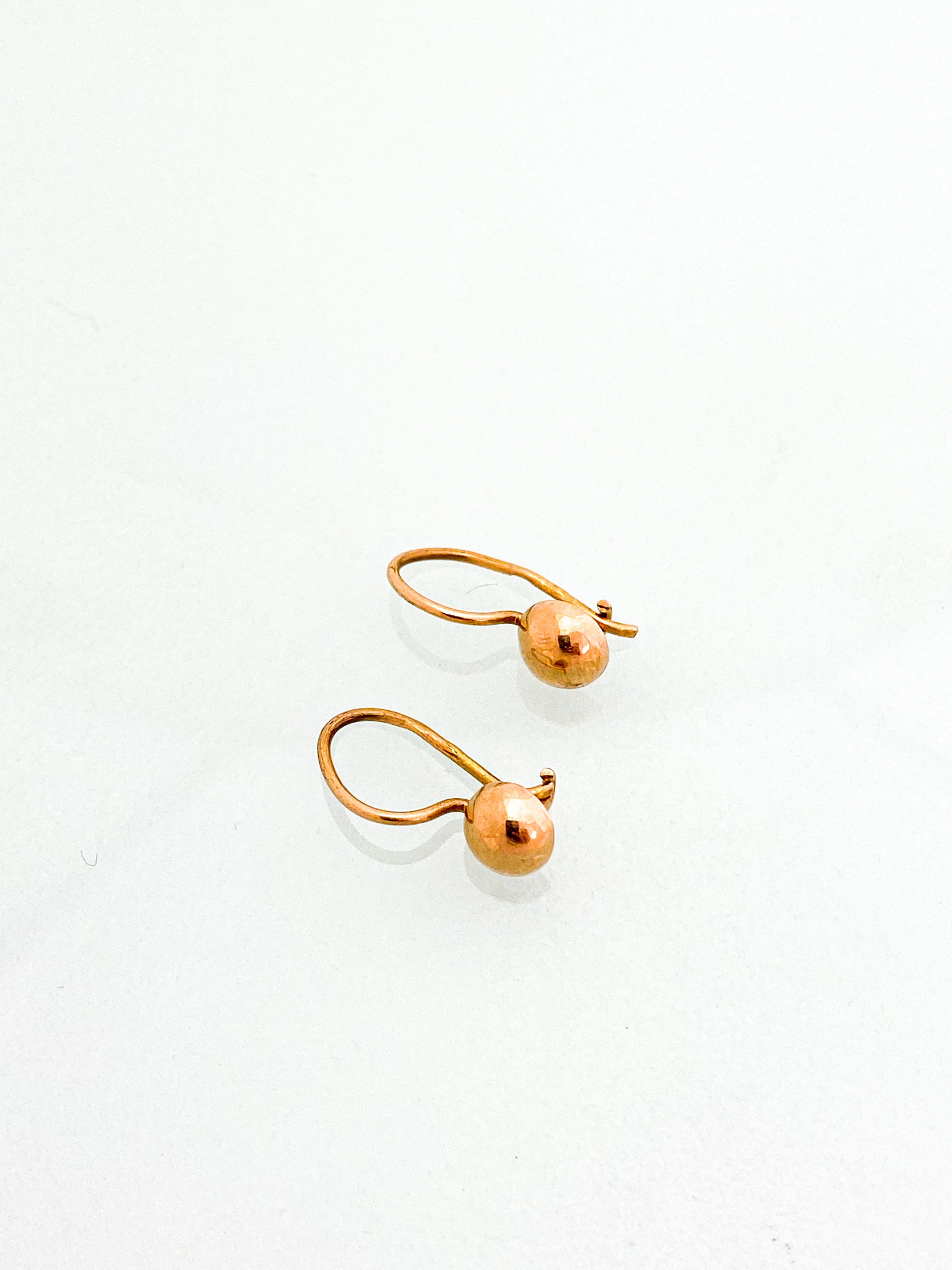 עגילי רוז גולד חצי כדור נופלים 14 קארט