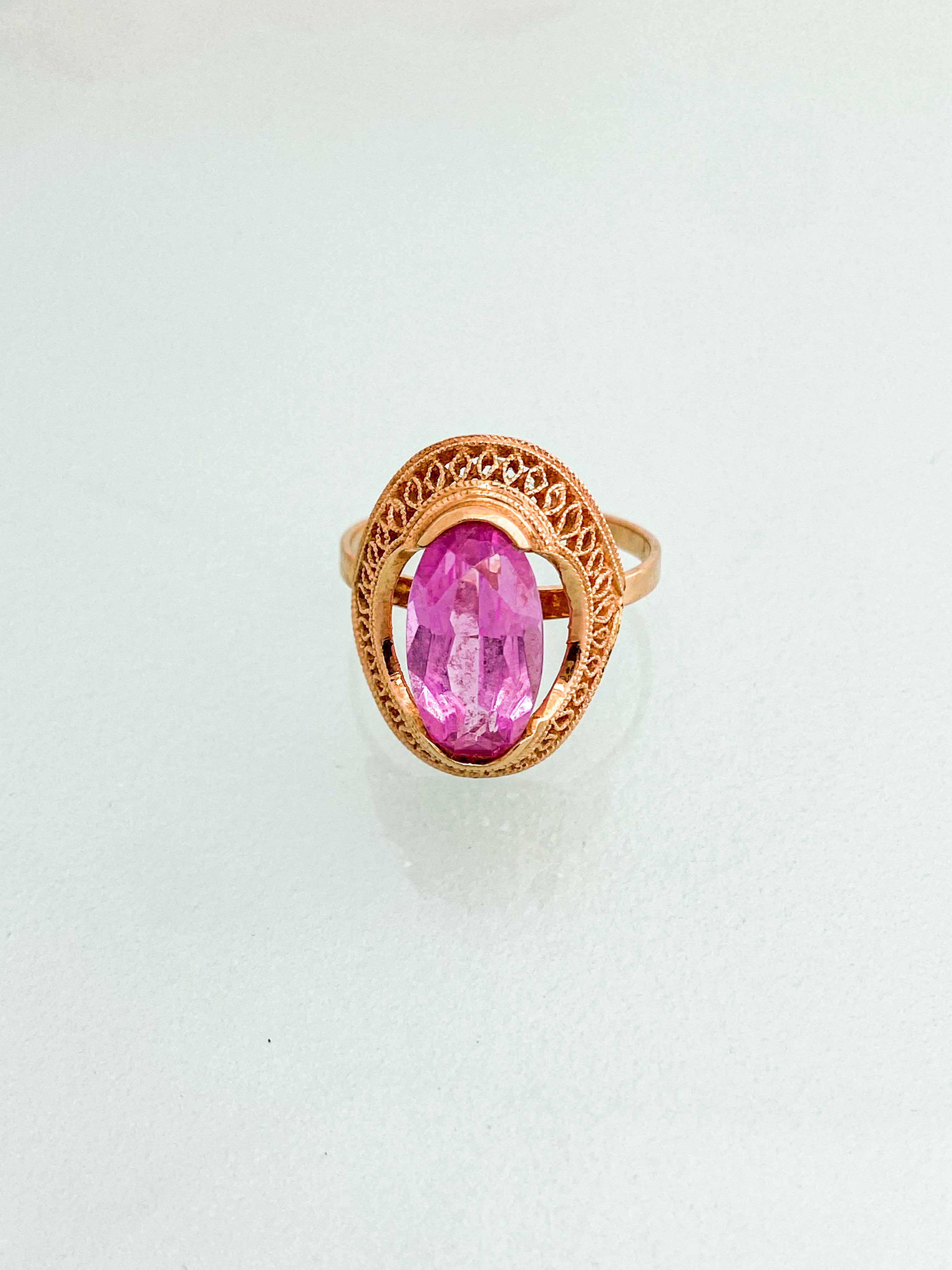 טבעת תחרה זהב אדום עם אבן חן ורודה אובלית