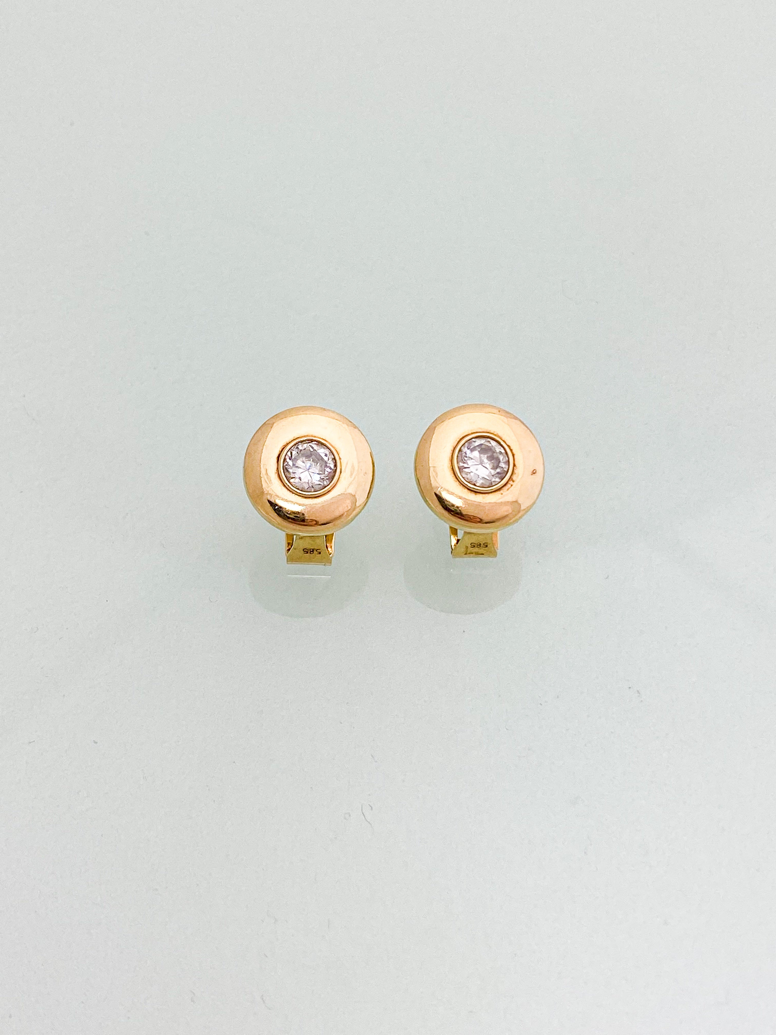 עגילי זהב 14 קארט שטוחים ועגולים עם שיבוץ זירקון במרכז