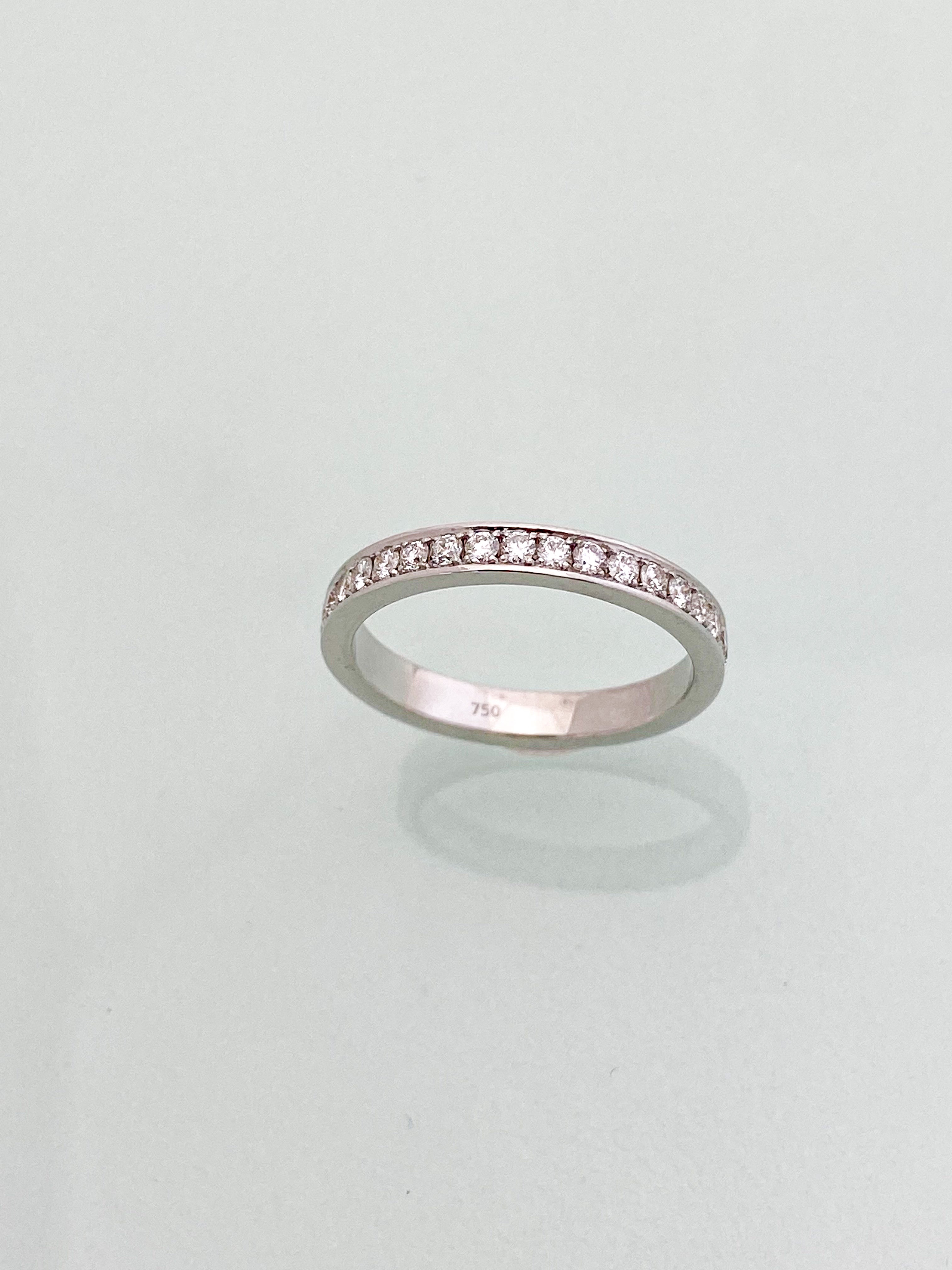 טבעת חישוק זהב 18 קארט משובצת כולה יהלומים