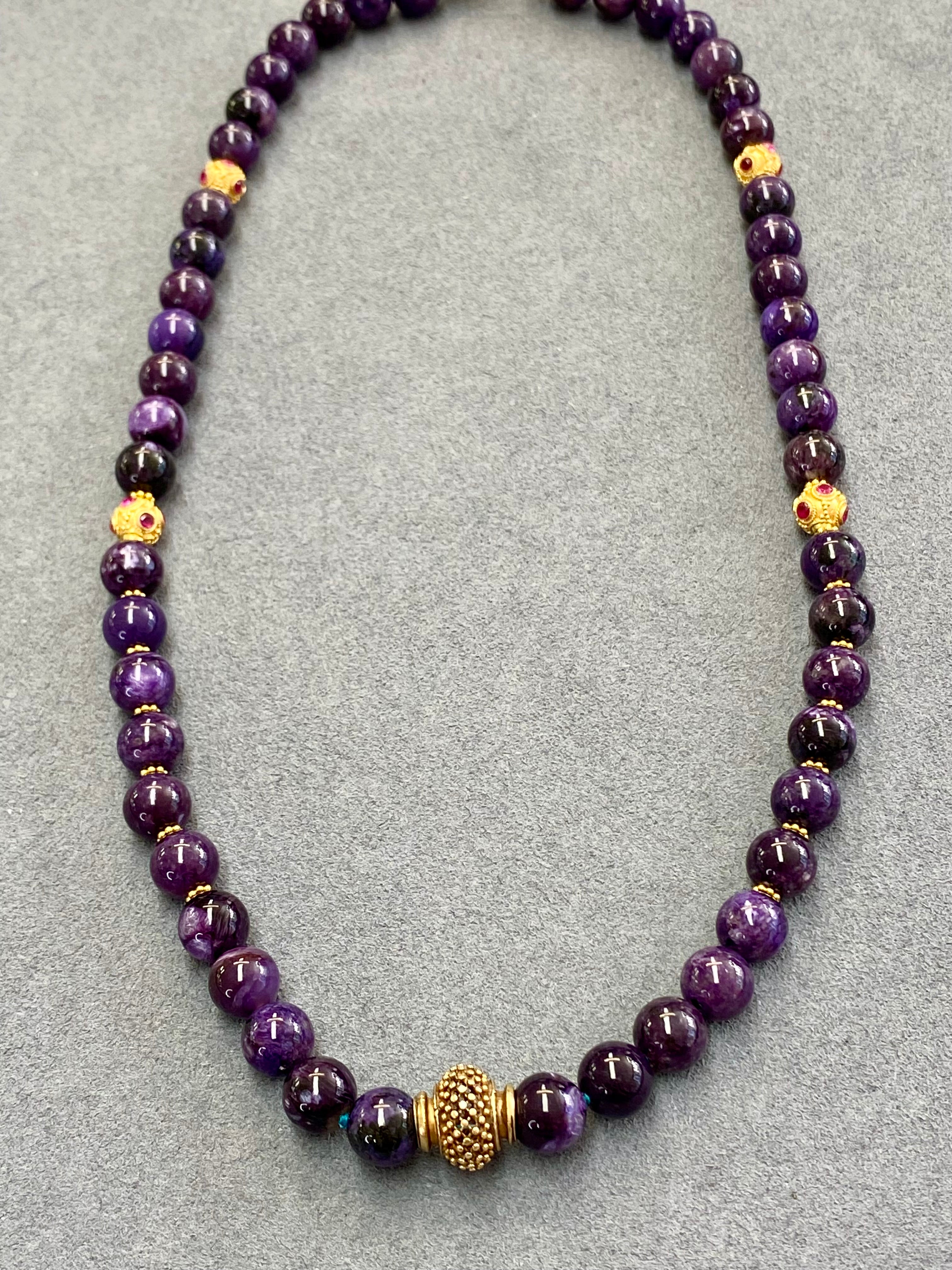 שרשרת מאלה מחוט שעווה איכותי אבני סוג'ילייט טבעיות בשילוב חרוזי זהב 14 קארט