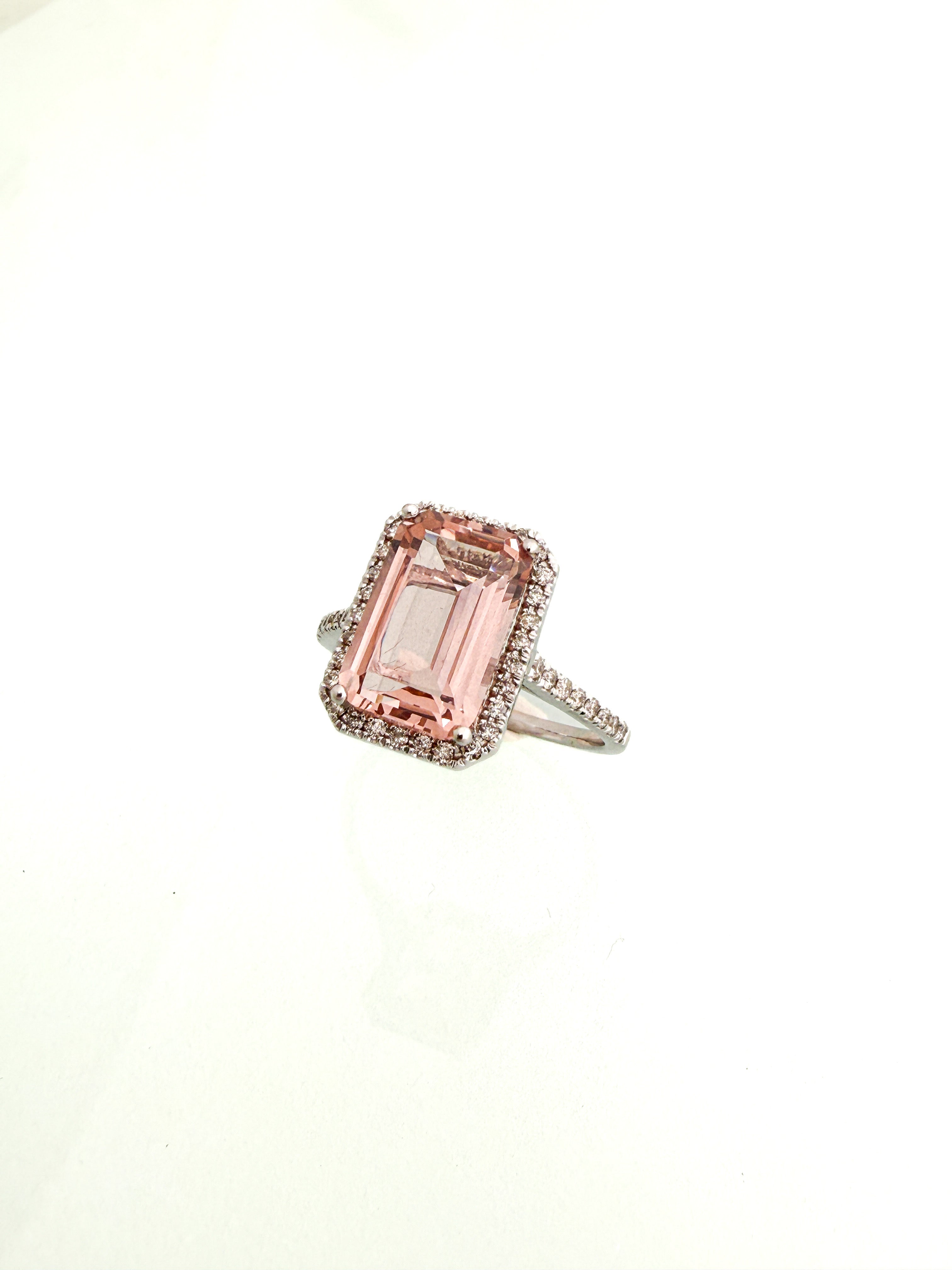 טבעת זהב 14 קארט אבן טורמלין ושיבוץ יהלומים