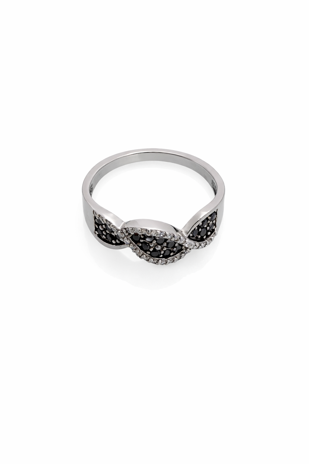 טבעת גלים 14 קארט משובצת יהלומים שחורים ולבנים