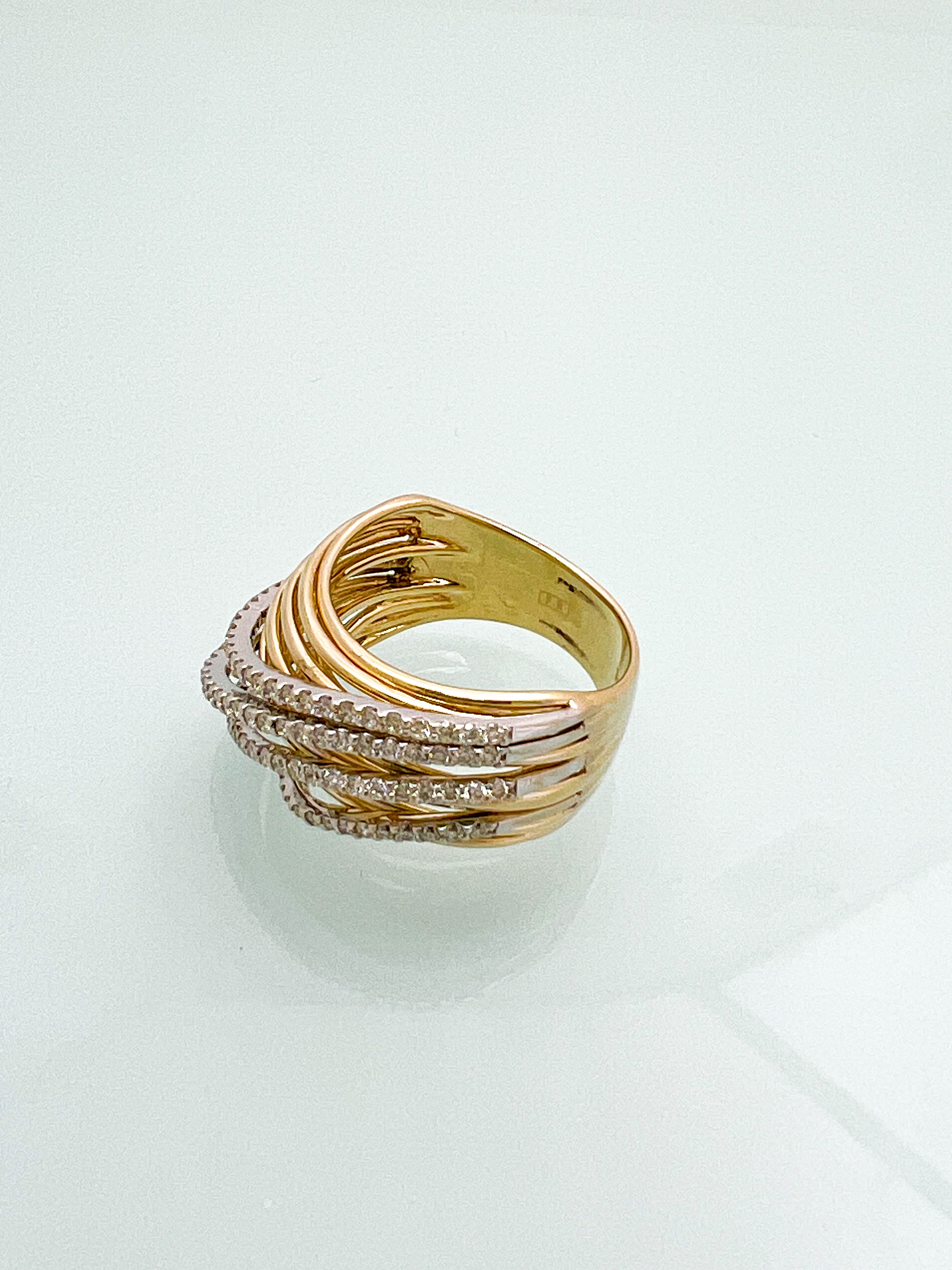 טבעת  חוטי זהב 14 קארט משולבת זהב צהוב ולבן עם שיבוץ יהלומים