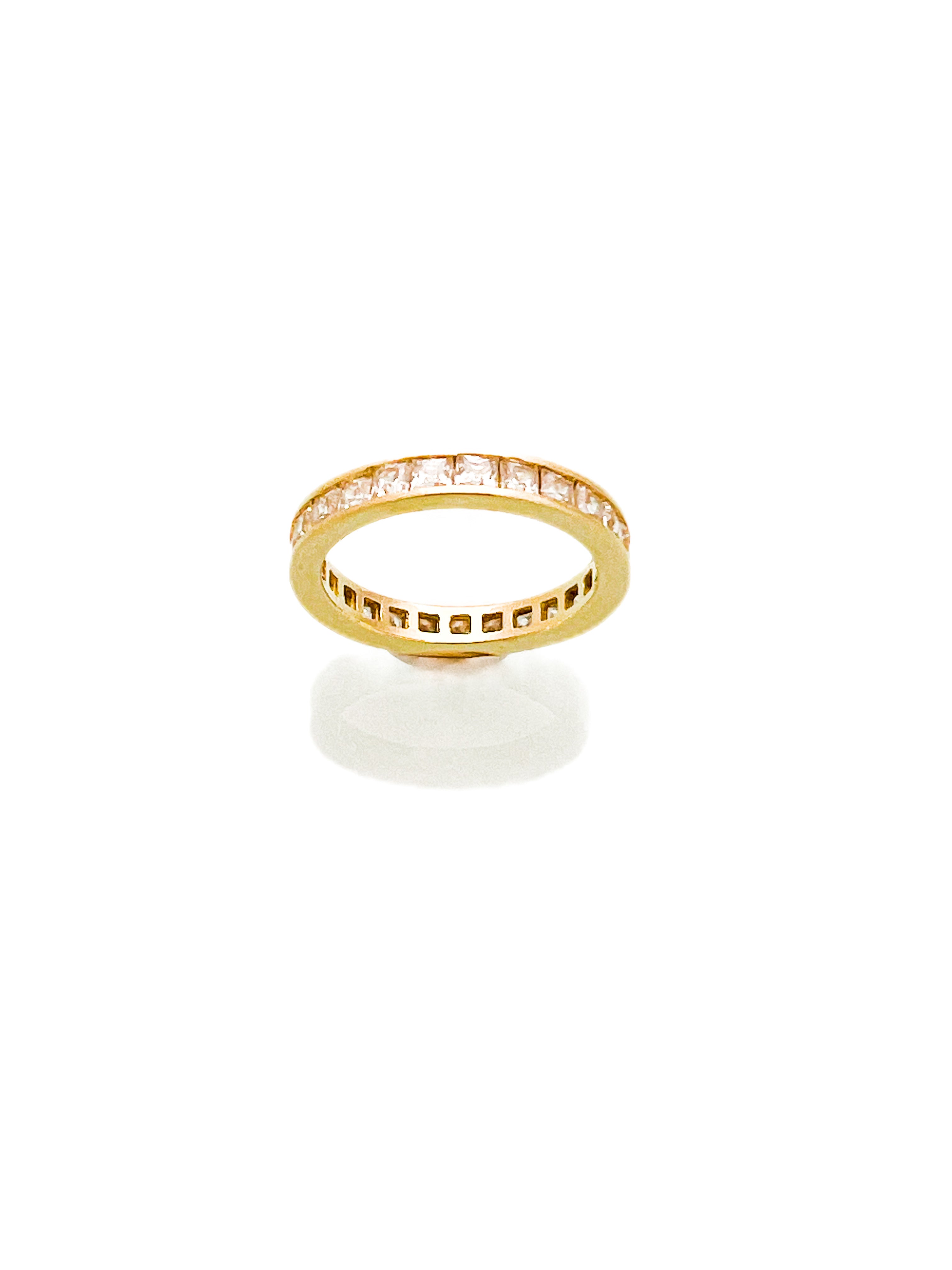 טבעת איטרניטי זהב צהוב 14 קארט משובצת זירקונים