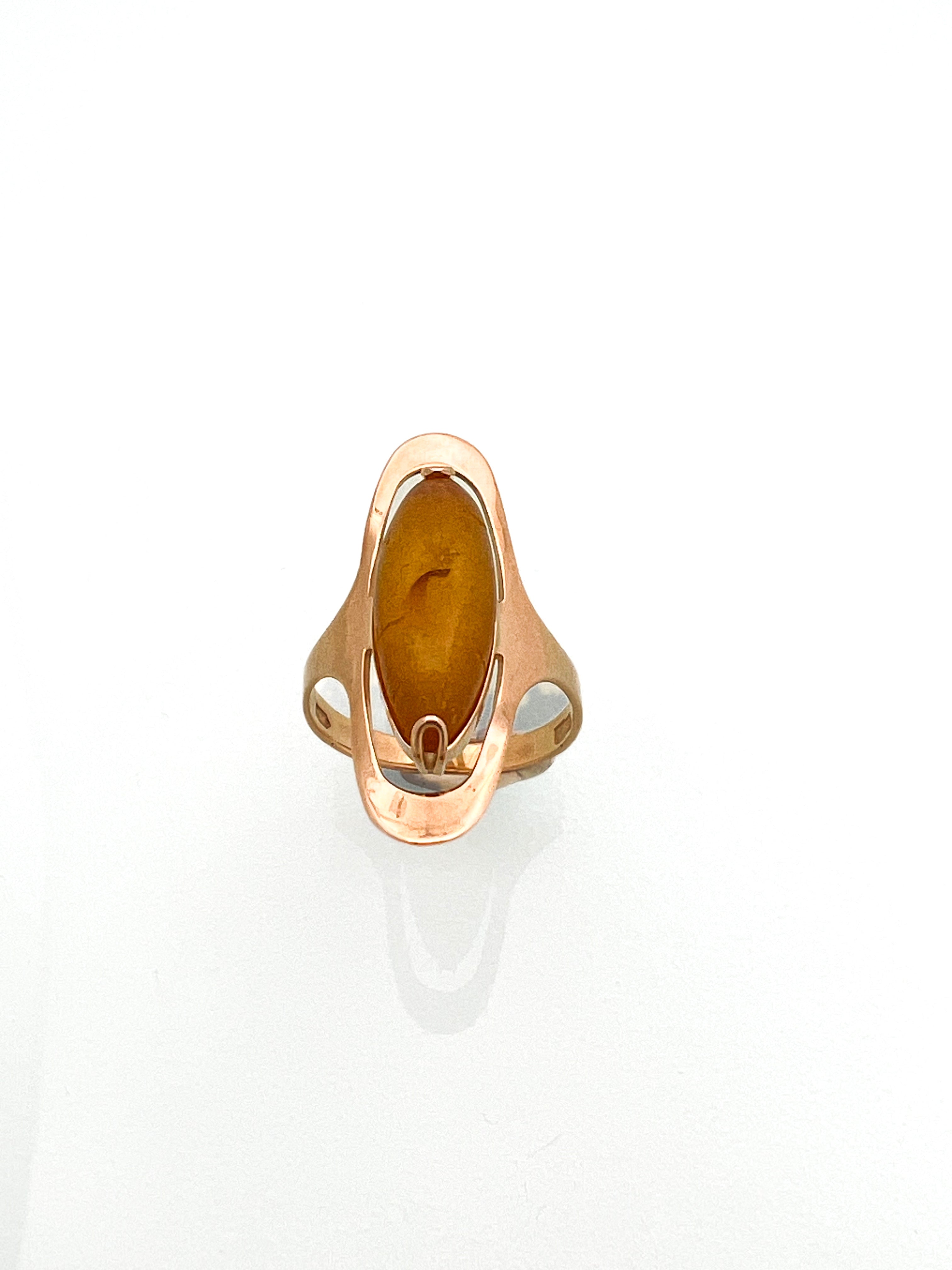 טבעת אובלית זהב אדום 14 קארט עם אבן אמבר