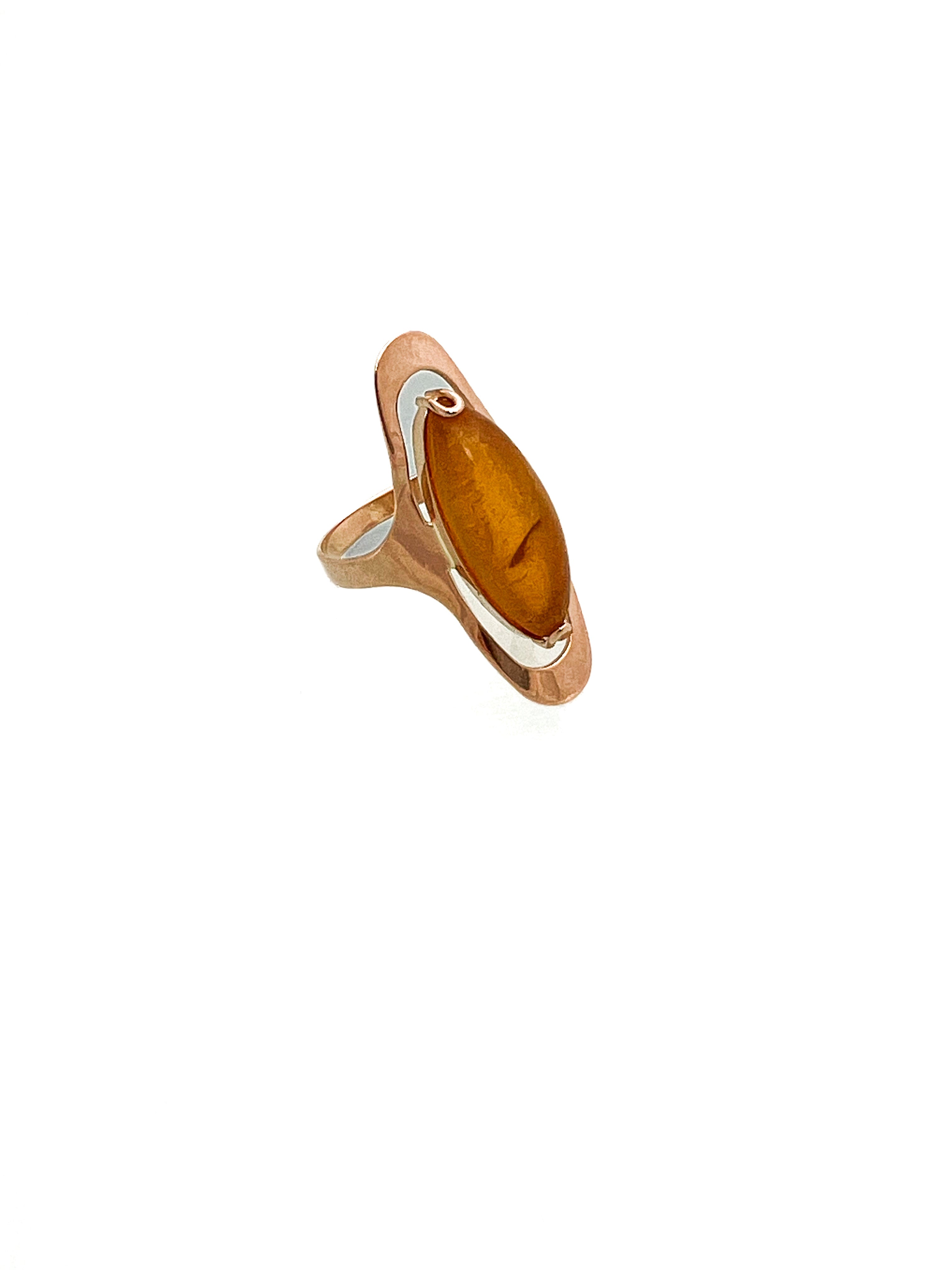 טבעת אובלית זהב אדום 14 קארט עם אבן אמבר