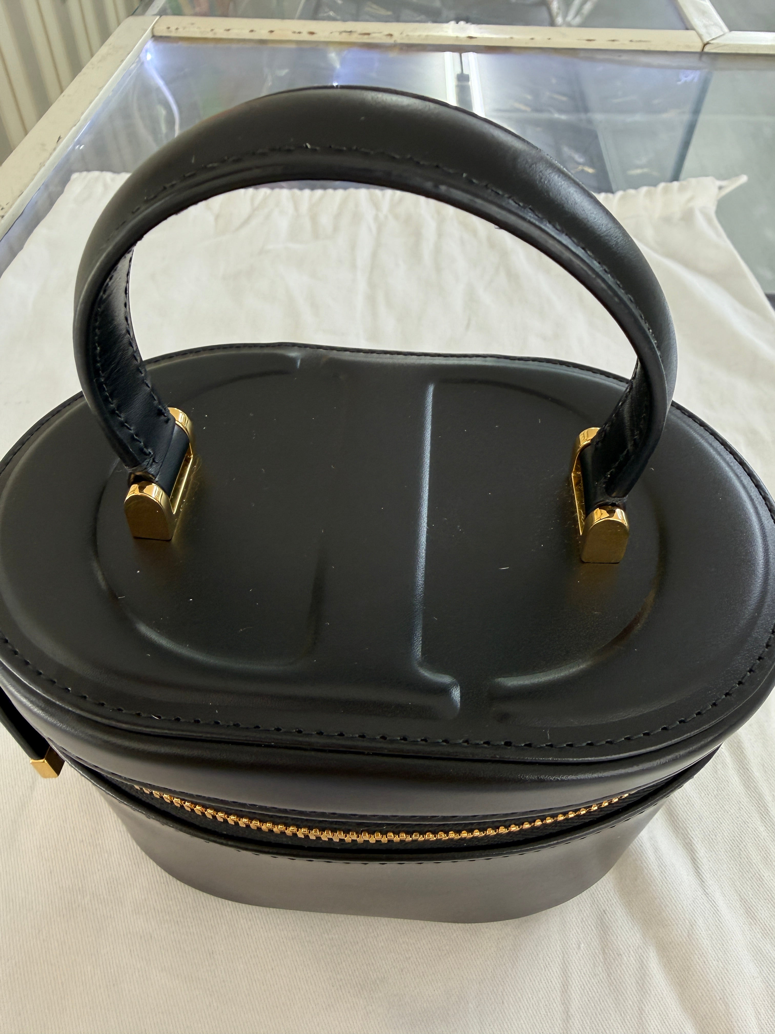 תיק איפור דיור