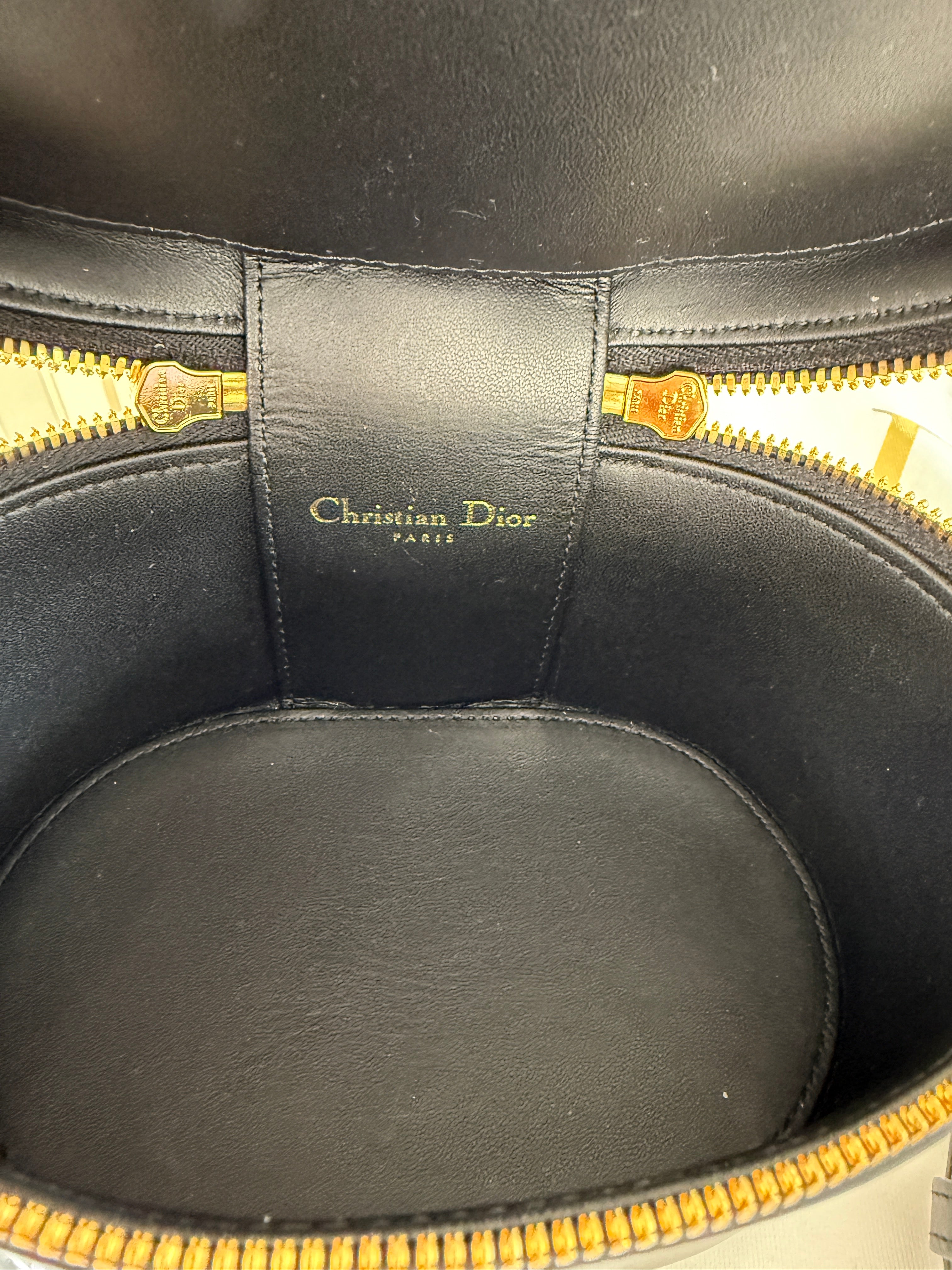 תיק איפור דיור