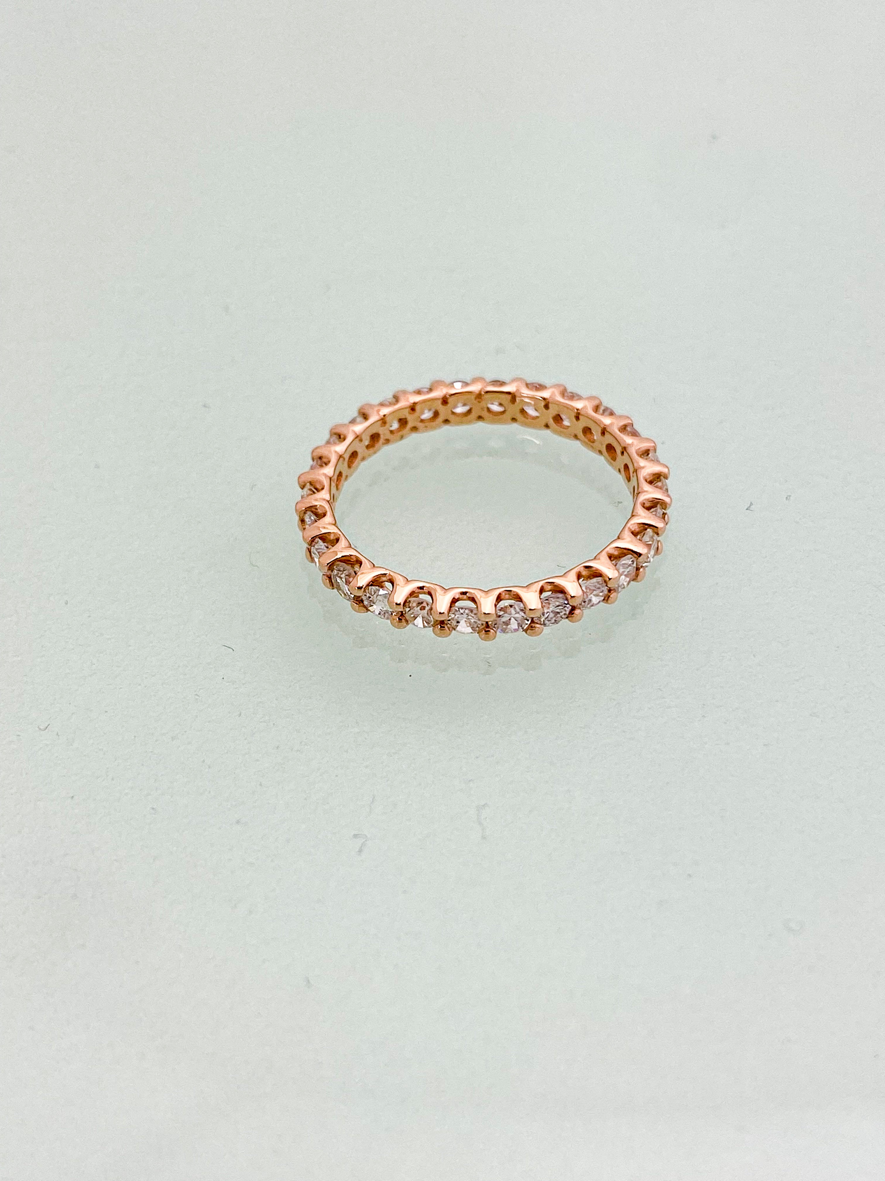טבעת איטרניטי רוז גולד 14 קארט משובצת יהלומים