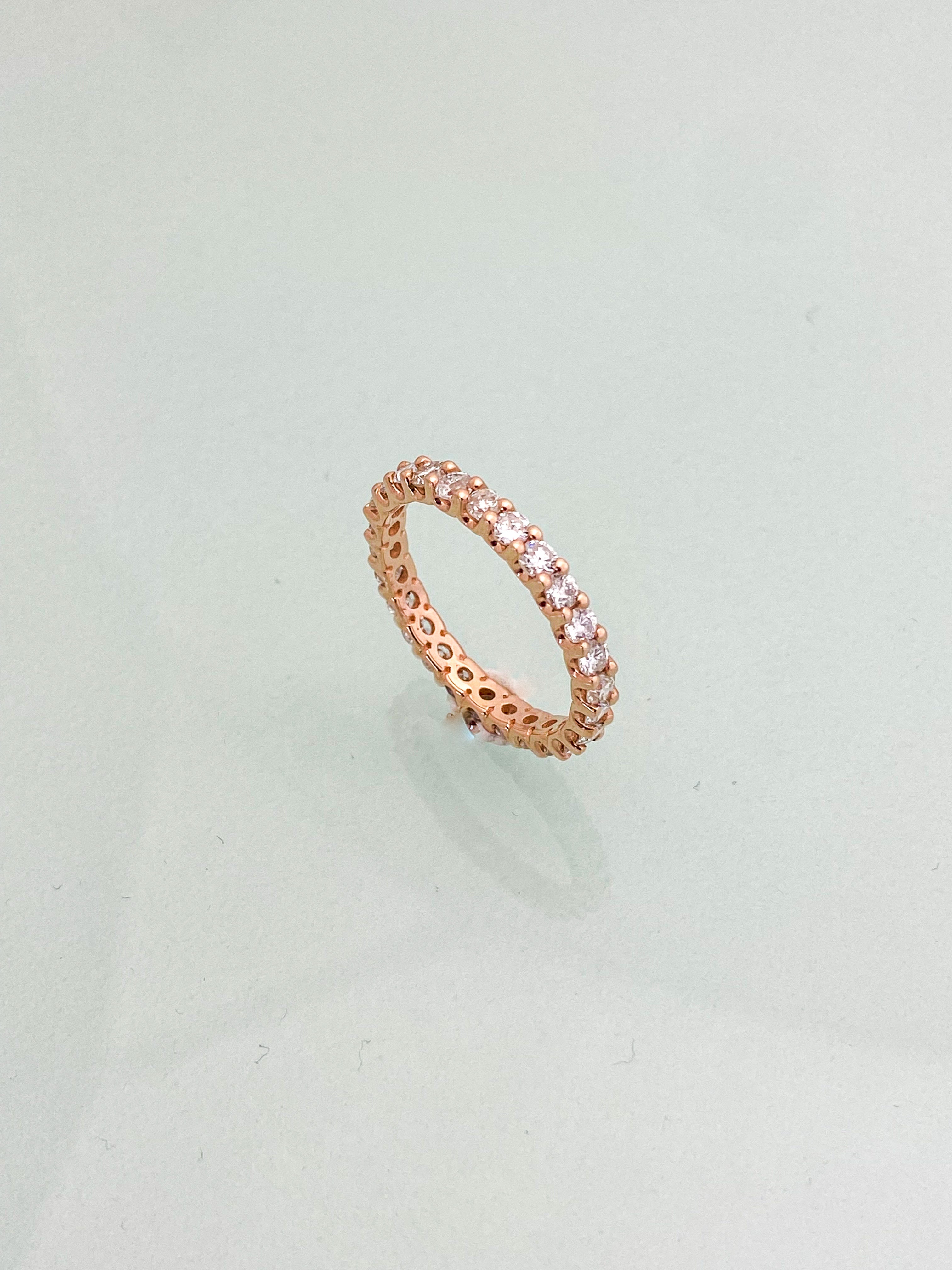 טבעת איטרניטי רוז גולד 14 קארט משובצת יהלומים